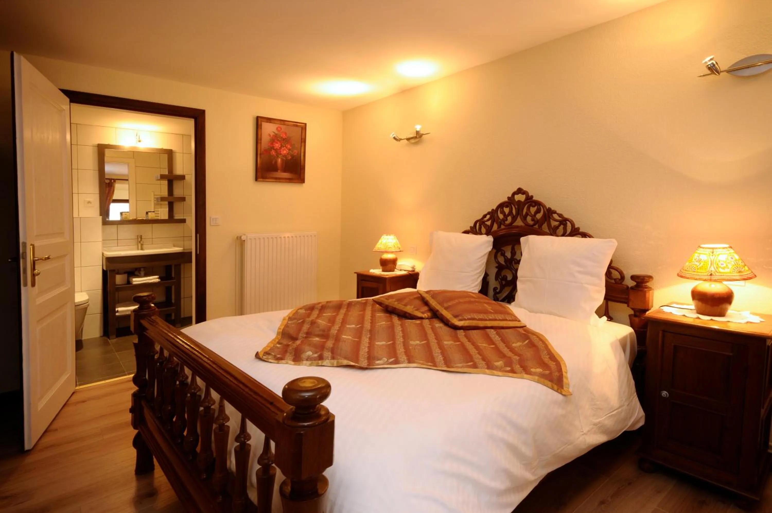 Bed in La Cour du Bailli Suites & Spa