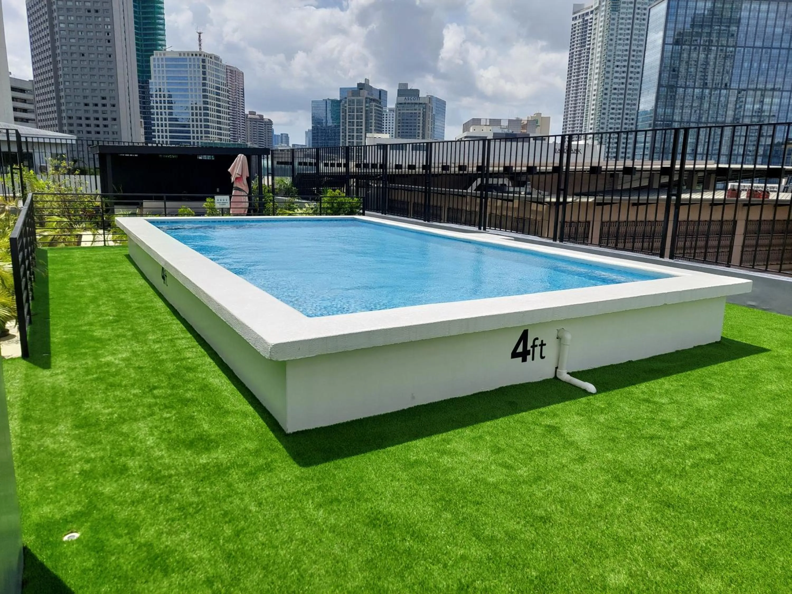 Swimming pool in The Charter House