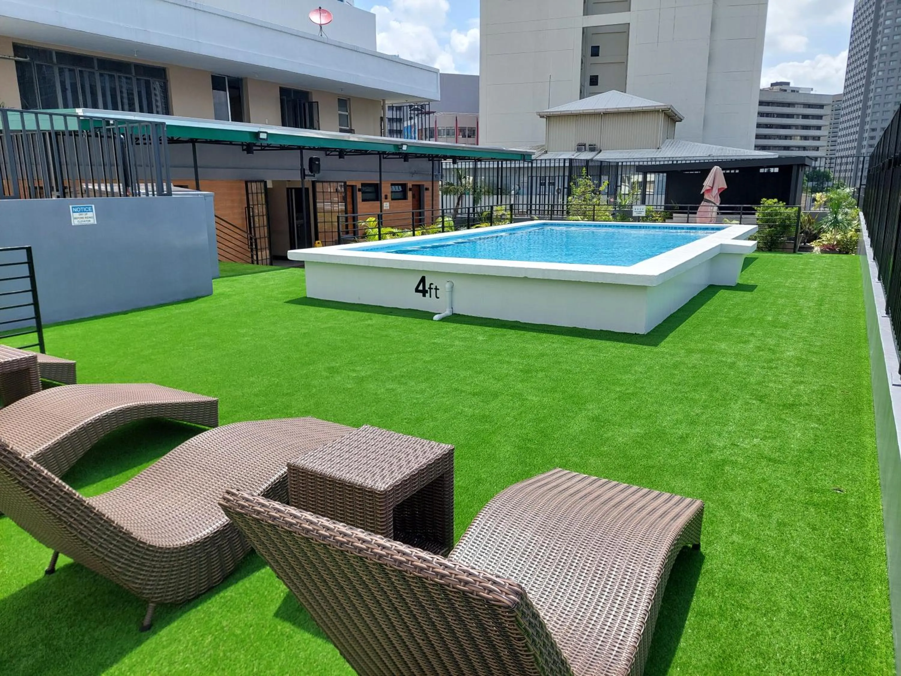 Swimming pool in The Charter House