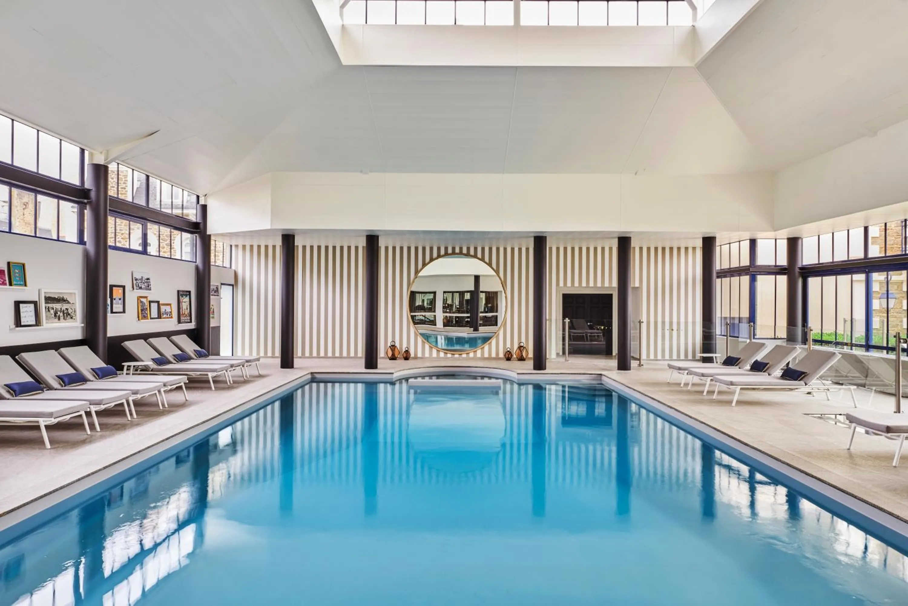 Swimming pool in Hôtel Barrière Le Grand Hôtel Dinard