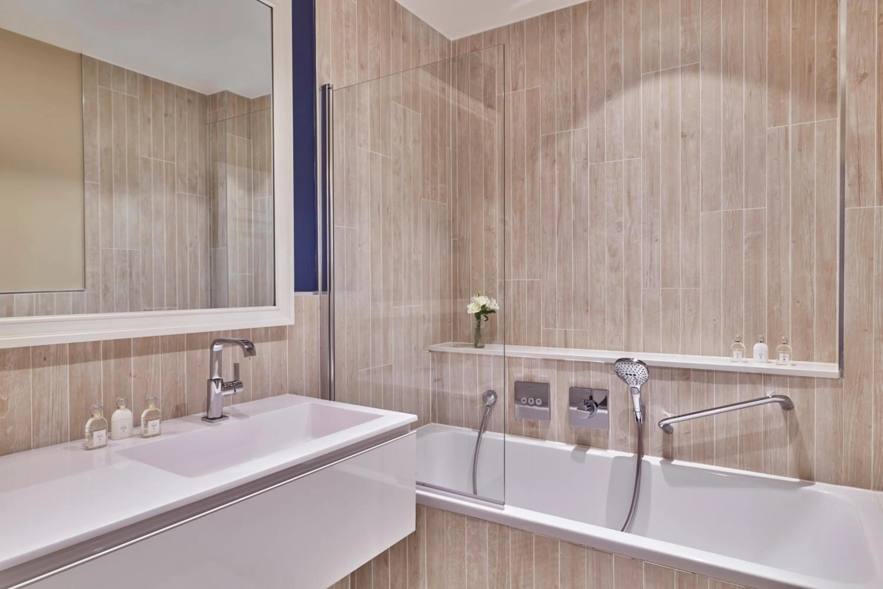 Shower in Hôtel Barrière Le Grand Hôtel Dinard