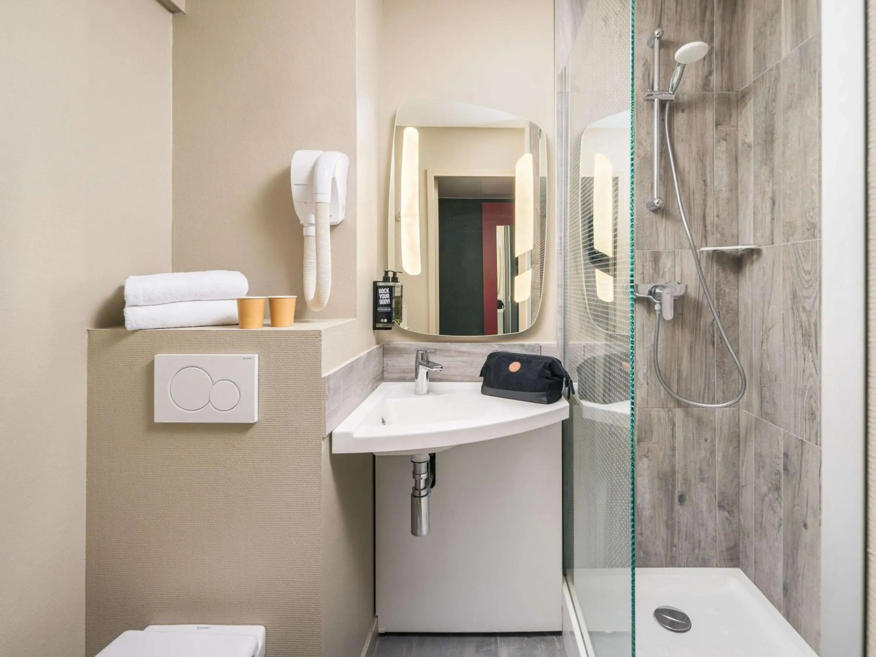 Property building in Ibis Lyon Villefranche Sur Saone Property building in Ibis Lyon Villefranche Sur Saone