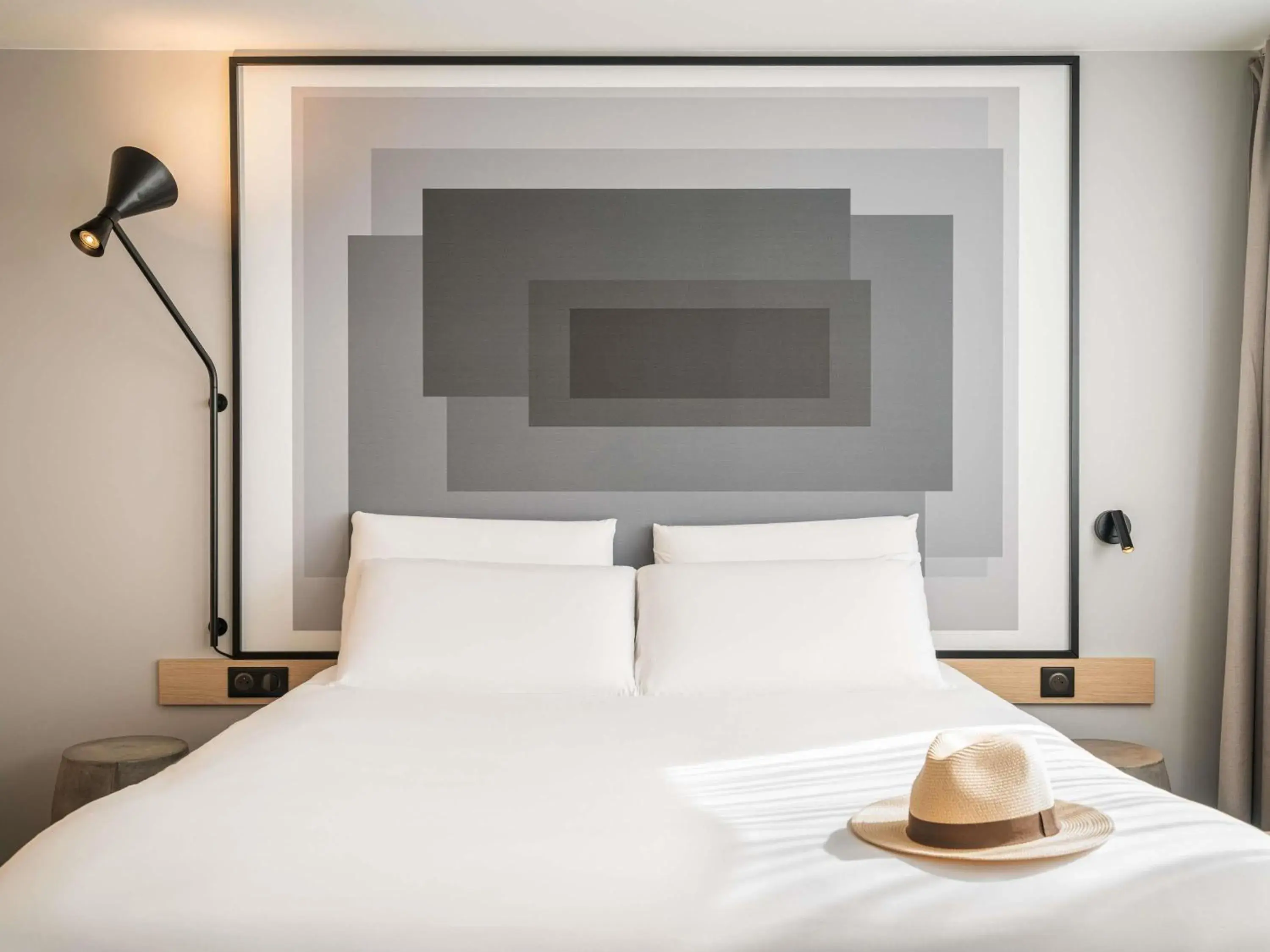 Bedroom, Bed in Ibis Lyon Villefranche Sur Saone Bedroom, Bed in Ibis Lyon Villefranche Sur Saone