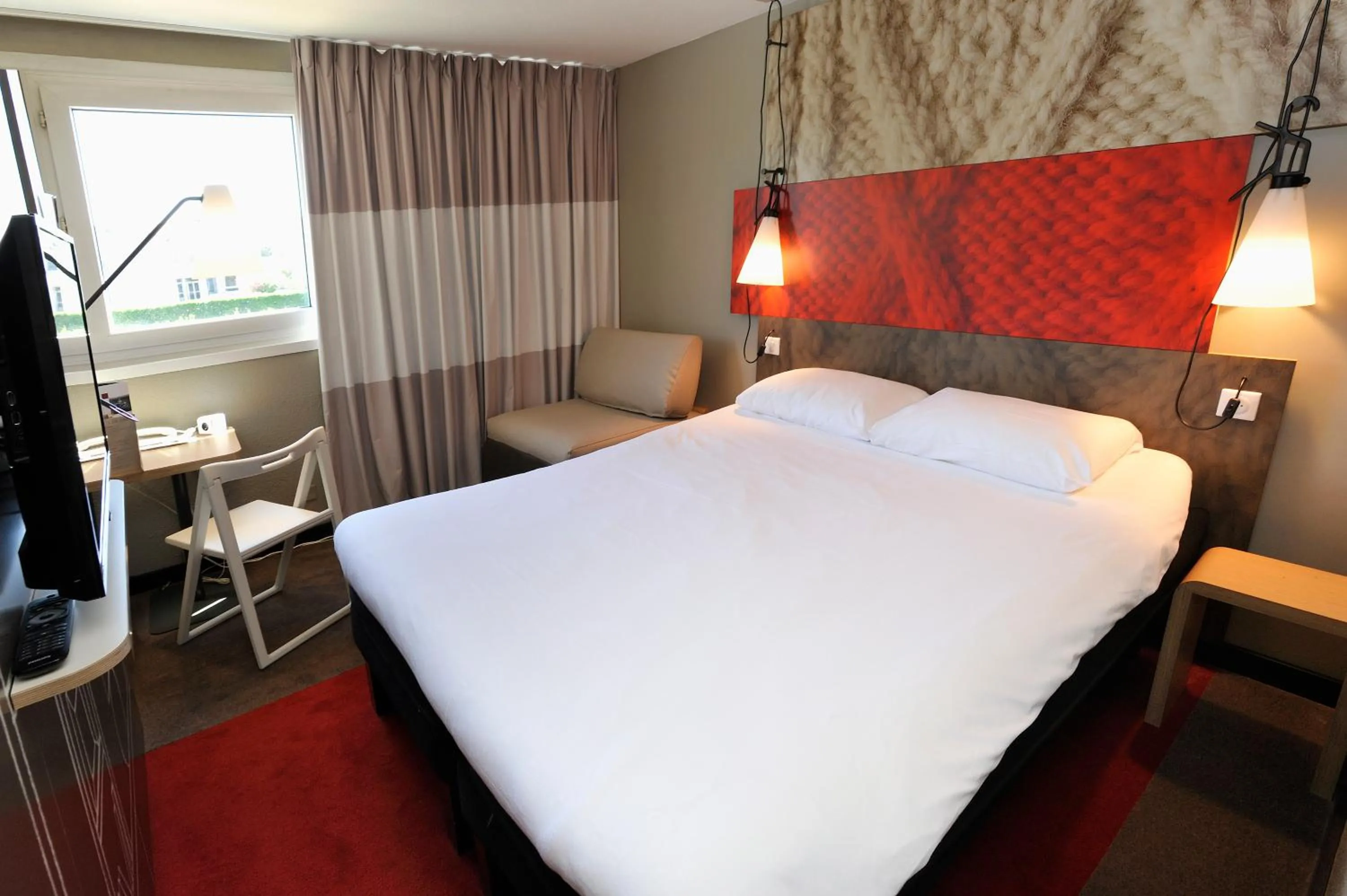 Bedroom, Bed in Ibis Lyon Villefranche Sur Saone