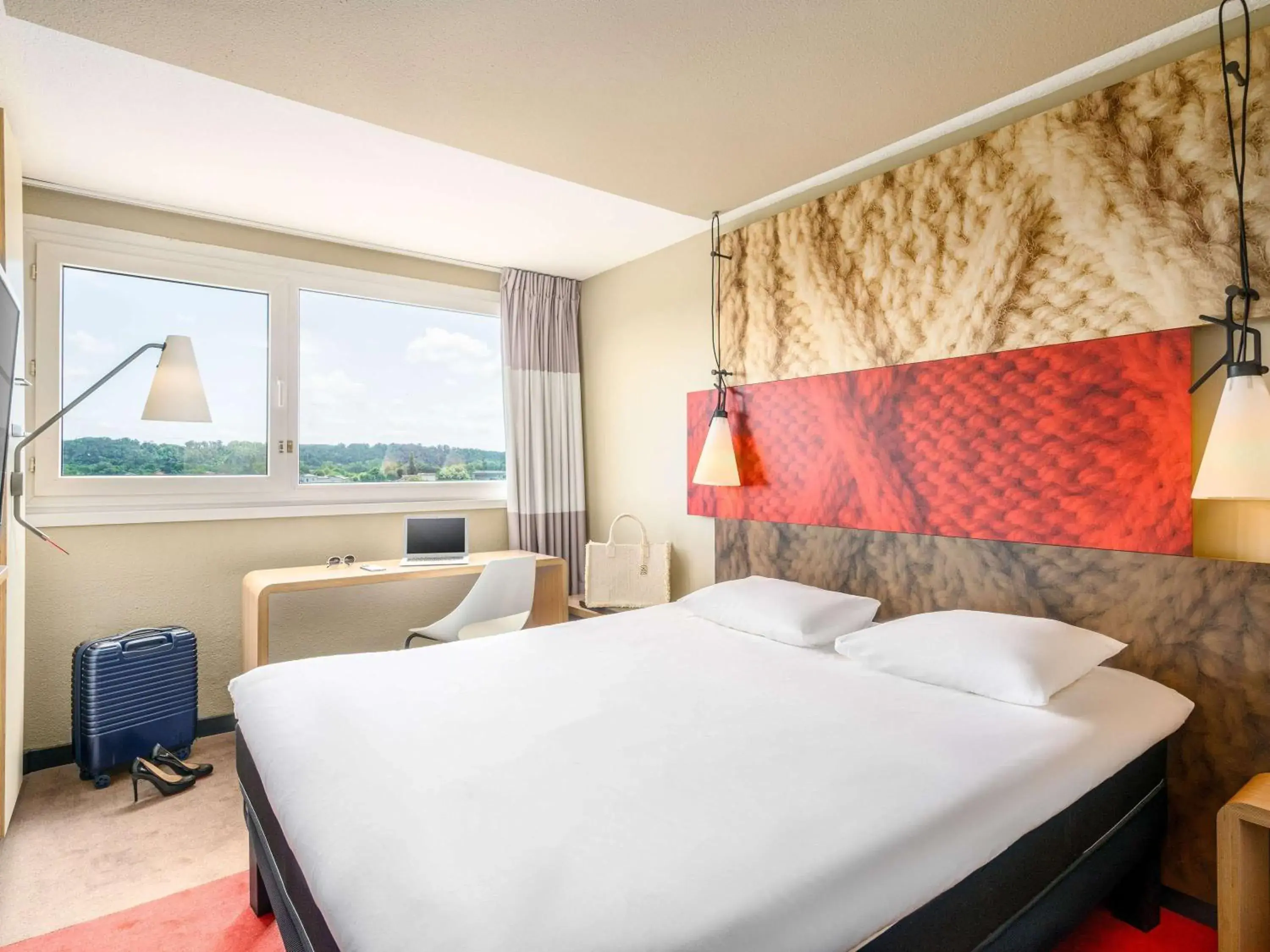 Property building, Bed in Ibis Lyon Villefranche Sur Saone Property building, Bed in Ibis Lyon Villefranche Sur Saone