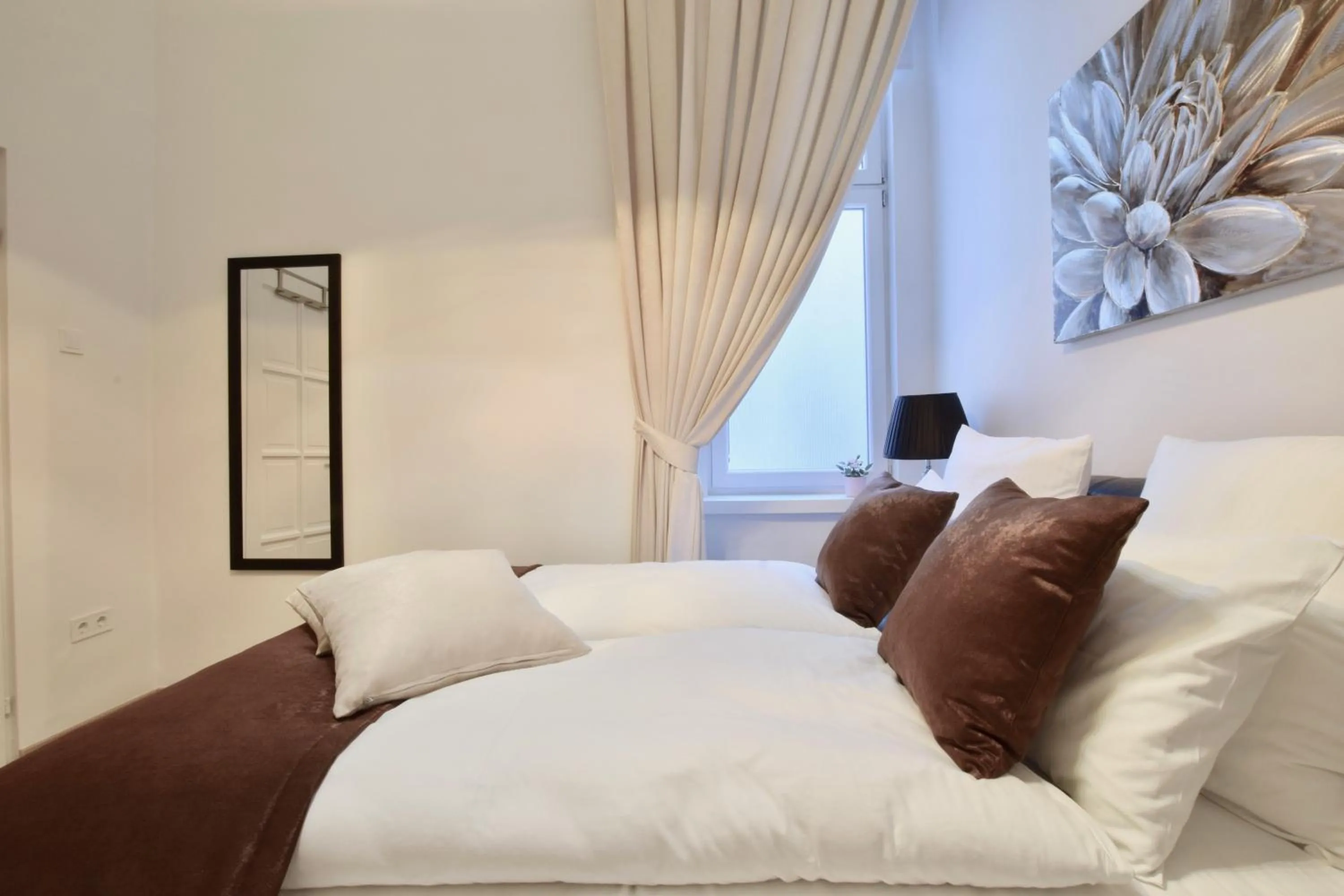 Bed in Luxury Apartment by Hi5 - Havas Street