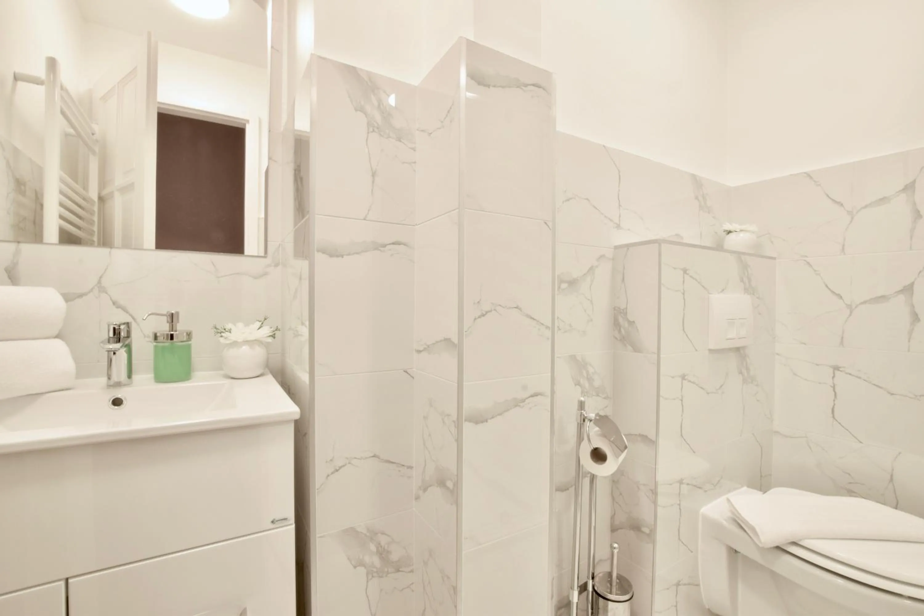 Toilet in Luxury Apartment by Hi5 - Havas Street