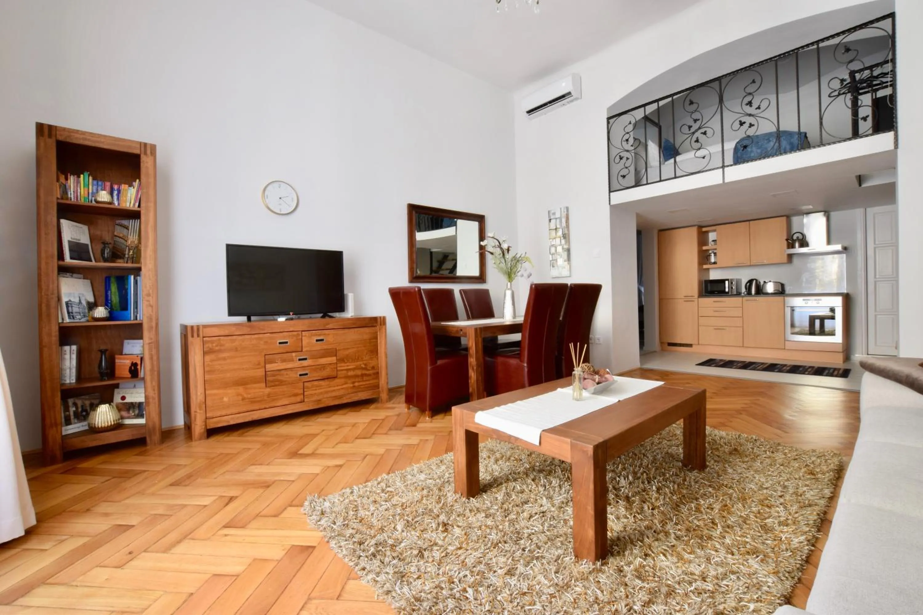 TV and multimedia in Luxury Apartment by Hi5 - Havas Street