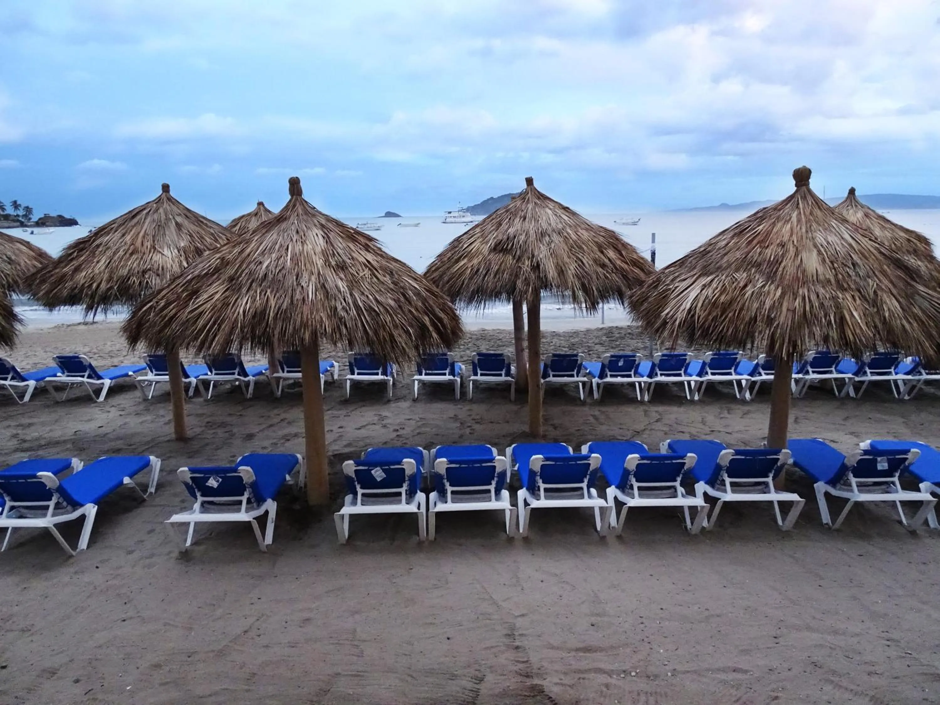 Day in Decameron La Marina Guayabitos, Ramada All-Inclusive Resort