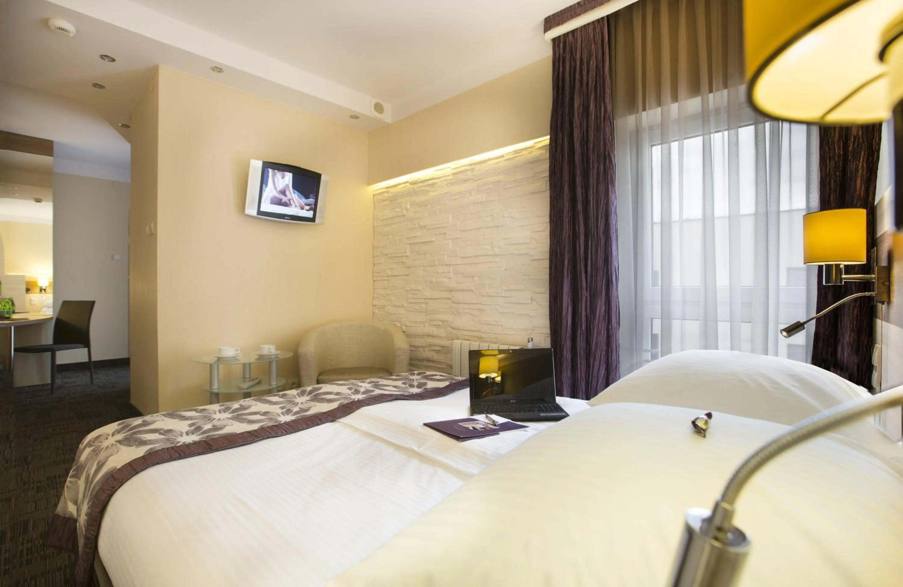 Photo of the whole room, Bed in Comfort by Trio