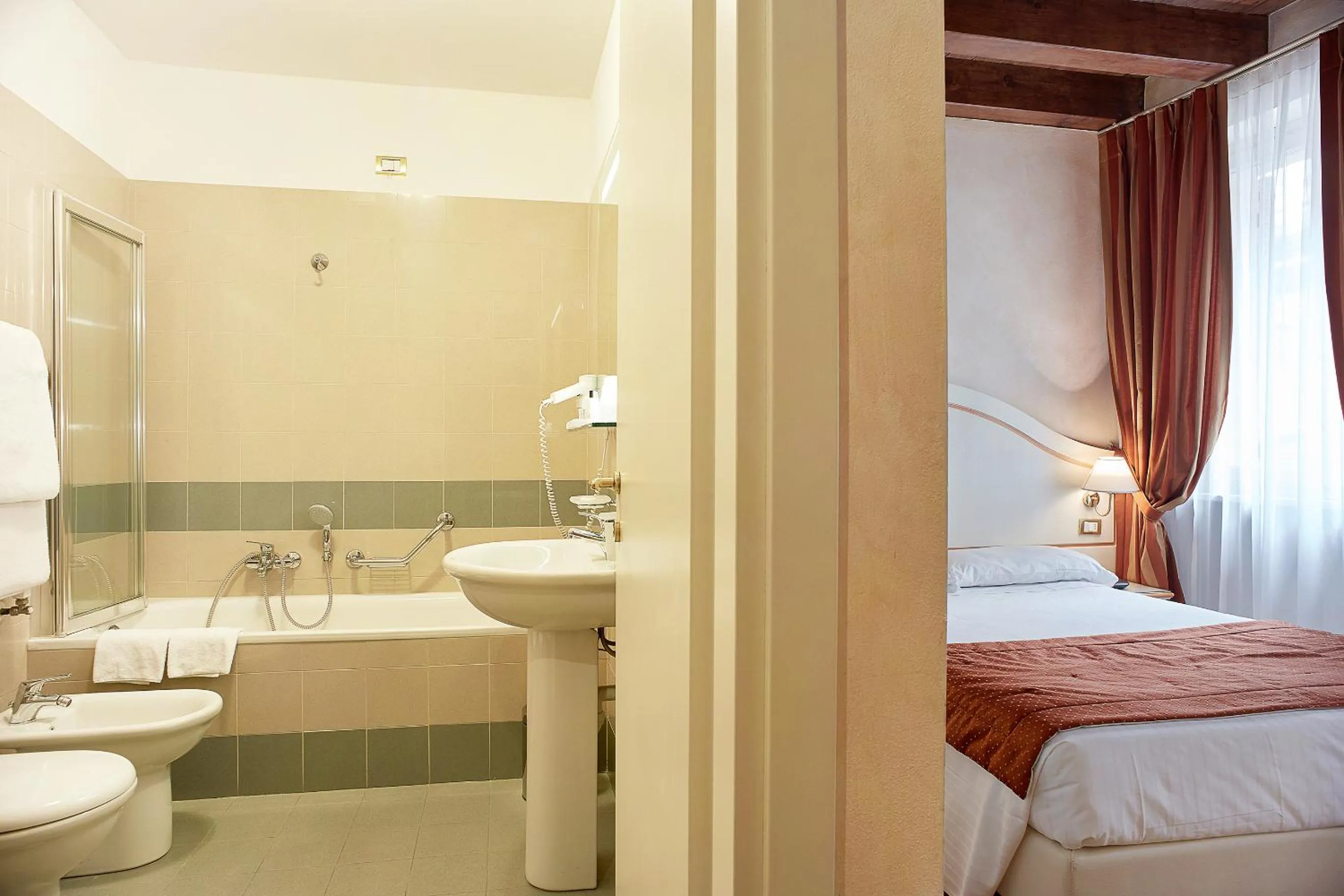 Bathroom, Bed in Albergo Mazzanti