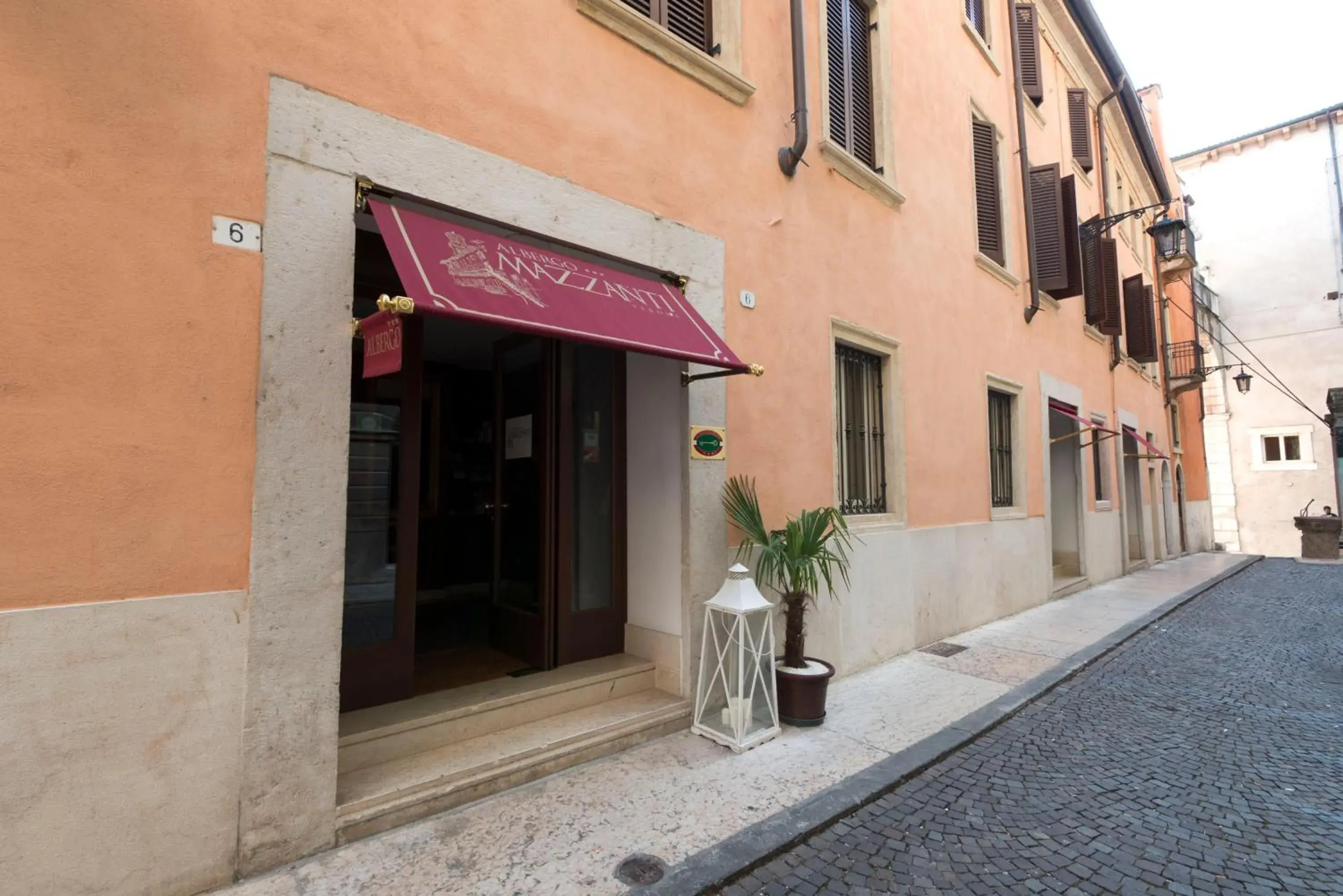 Facade/entrance in Albergo Mazzanti Facade/entrance in Albergo Mazzanti