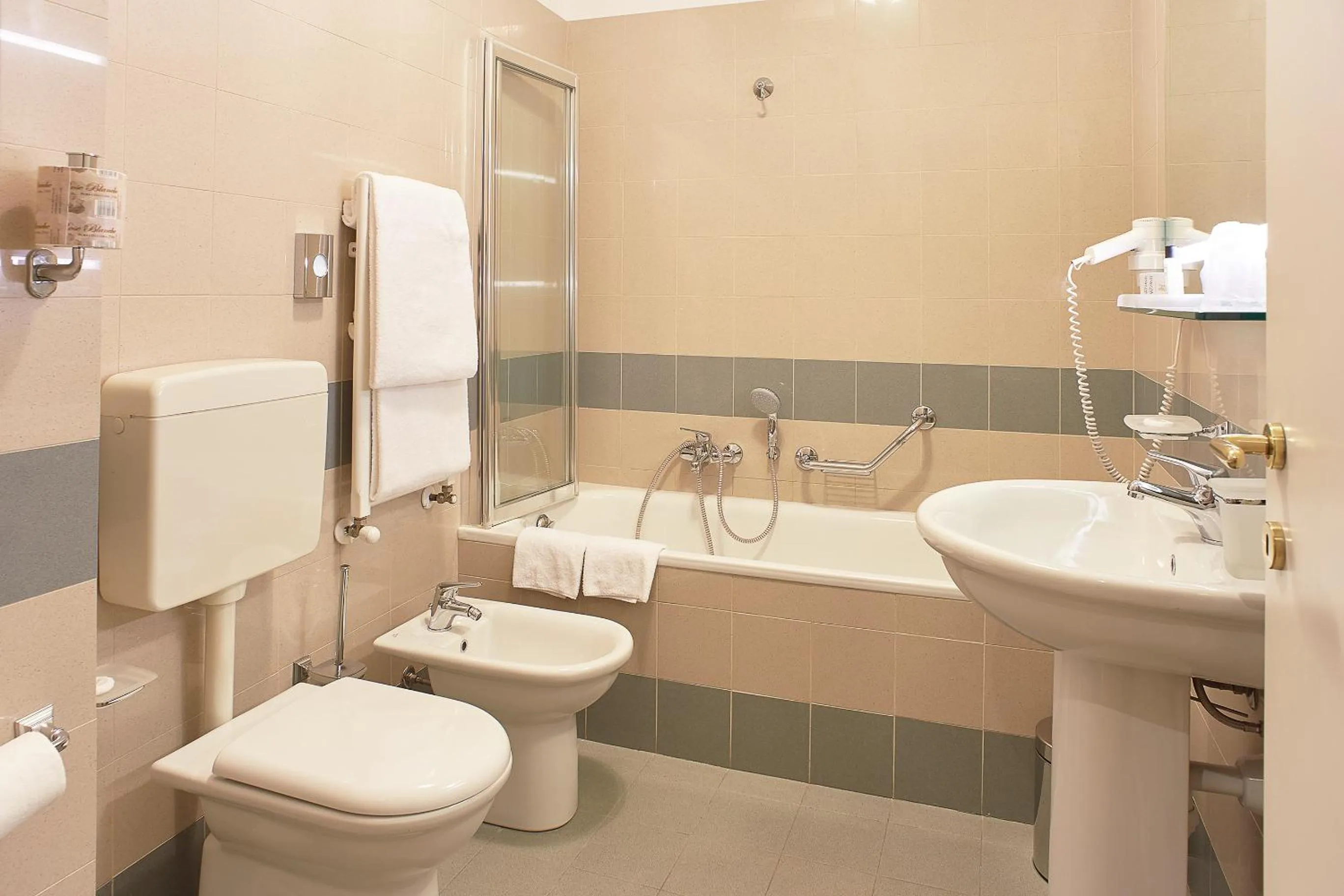 Bathroom in Albergo Mazzanti