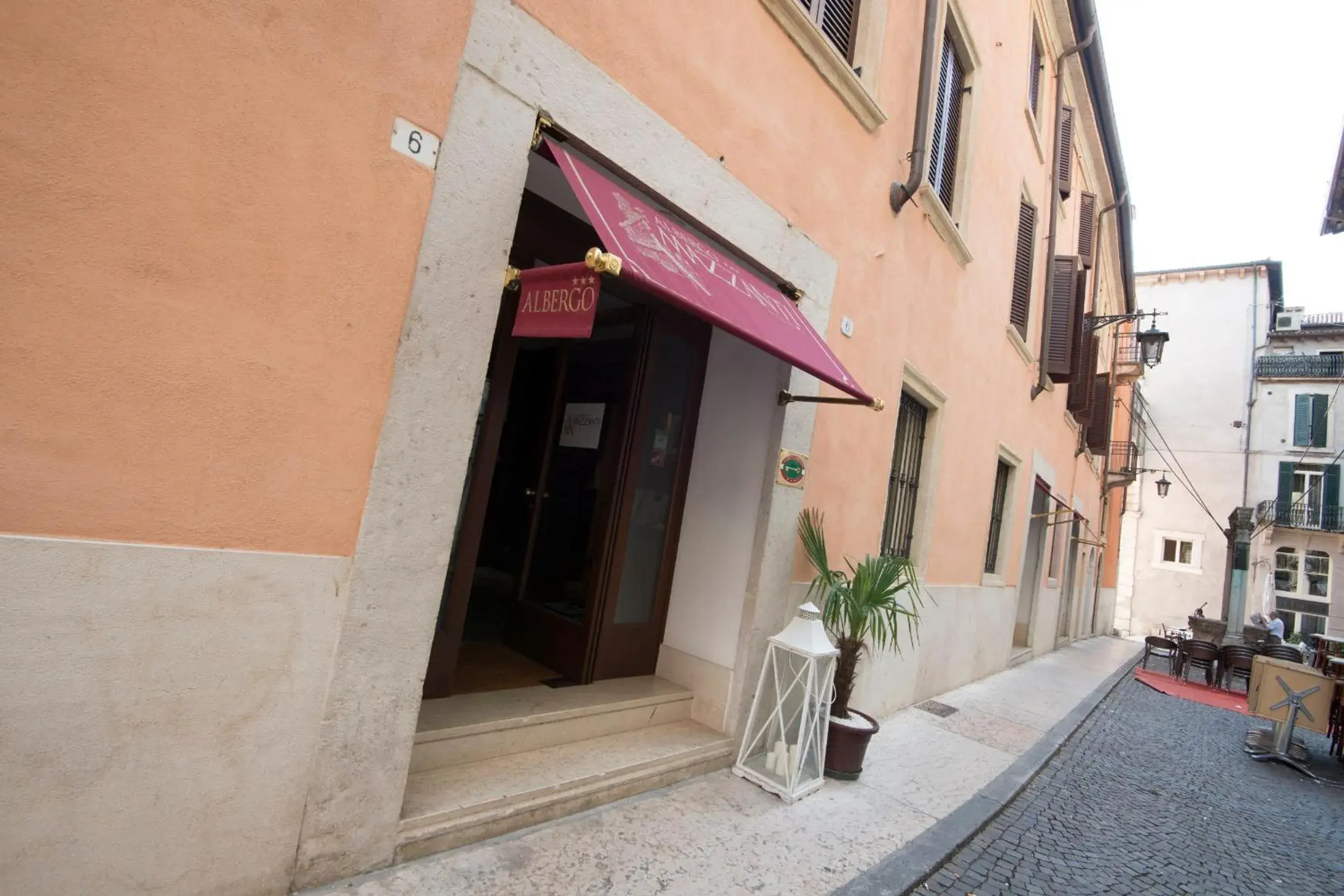 Facade/entrance in Albergo Mazzanti Facade/entrance in Albergo Mazzanti