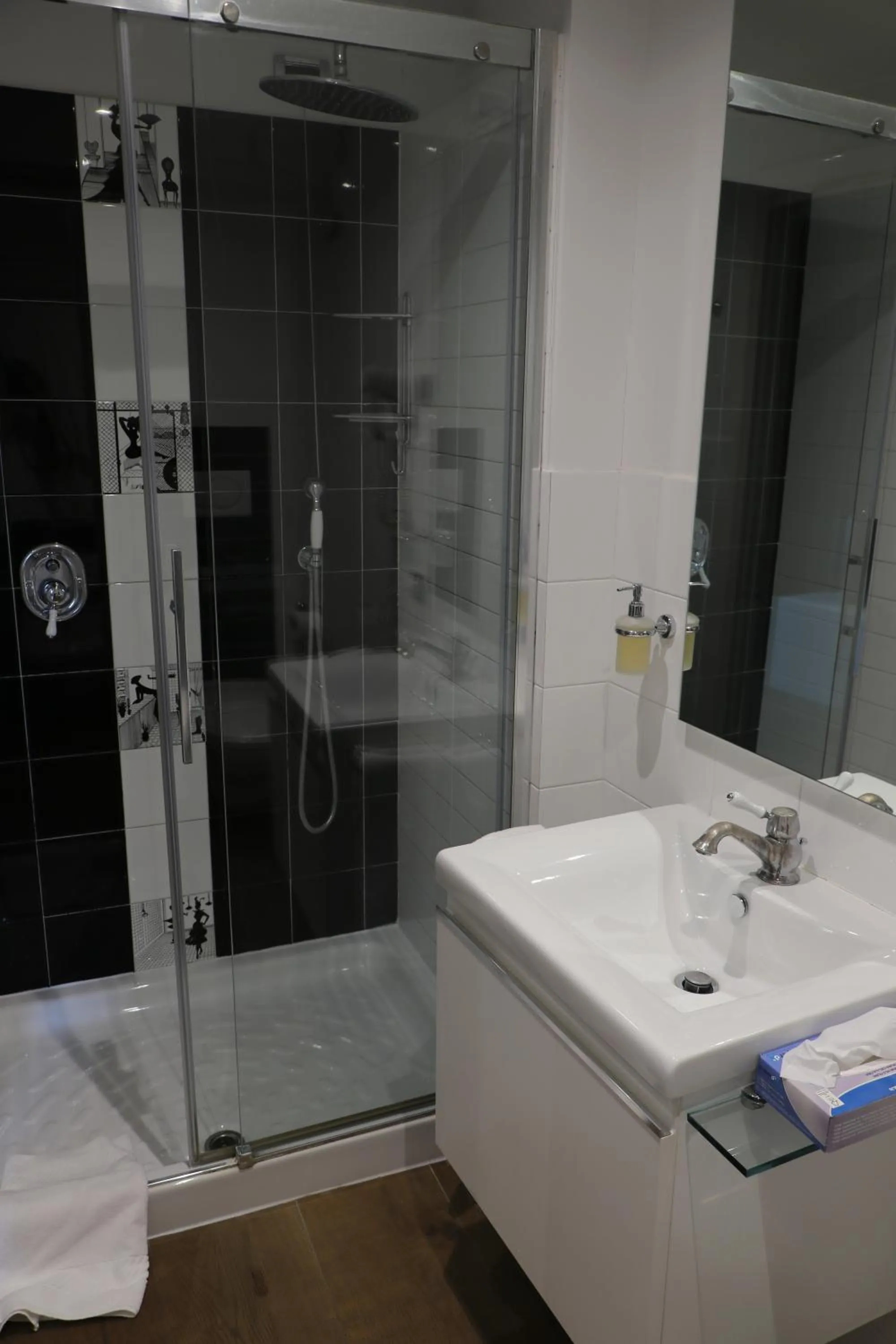 Shower in Borgo Santa Giulia