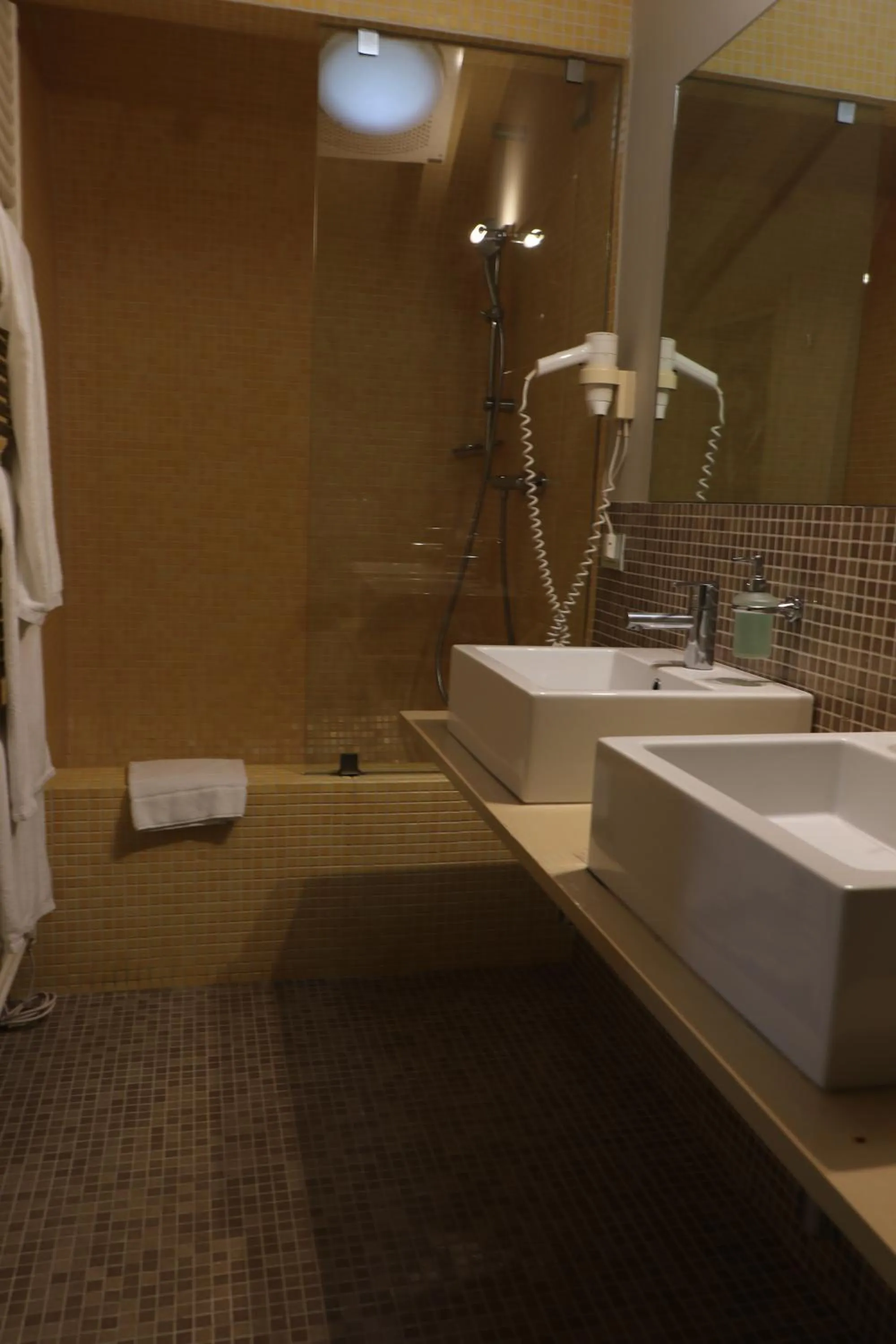 Shower in Borgo Santa Giulia