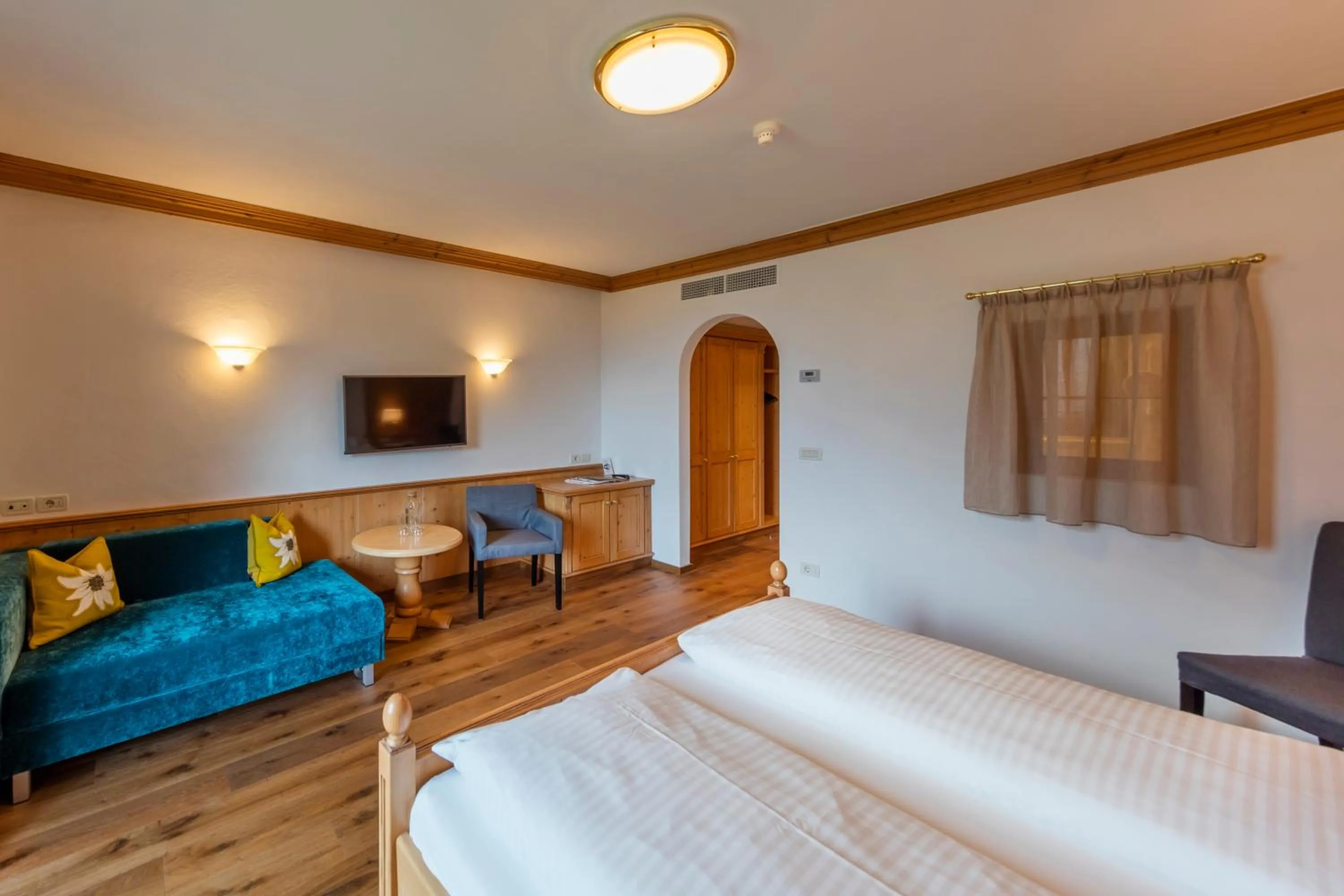 Photo of the whole room, Bed in Hotel Schlosswirt