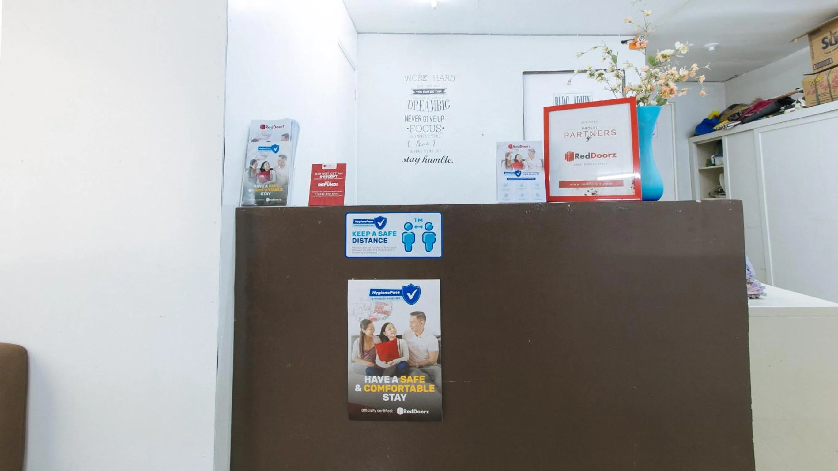 Lobby or reception in RedDoorz at Kassel Residences Parañaque