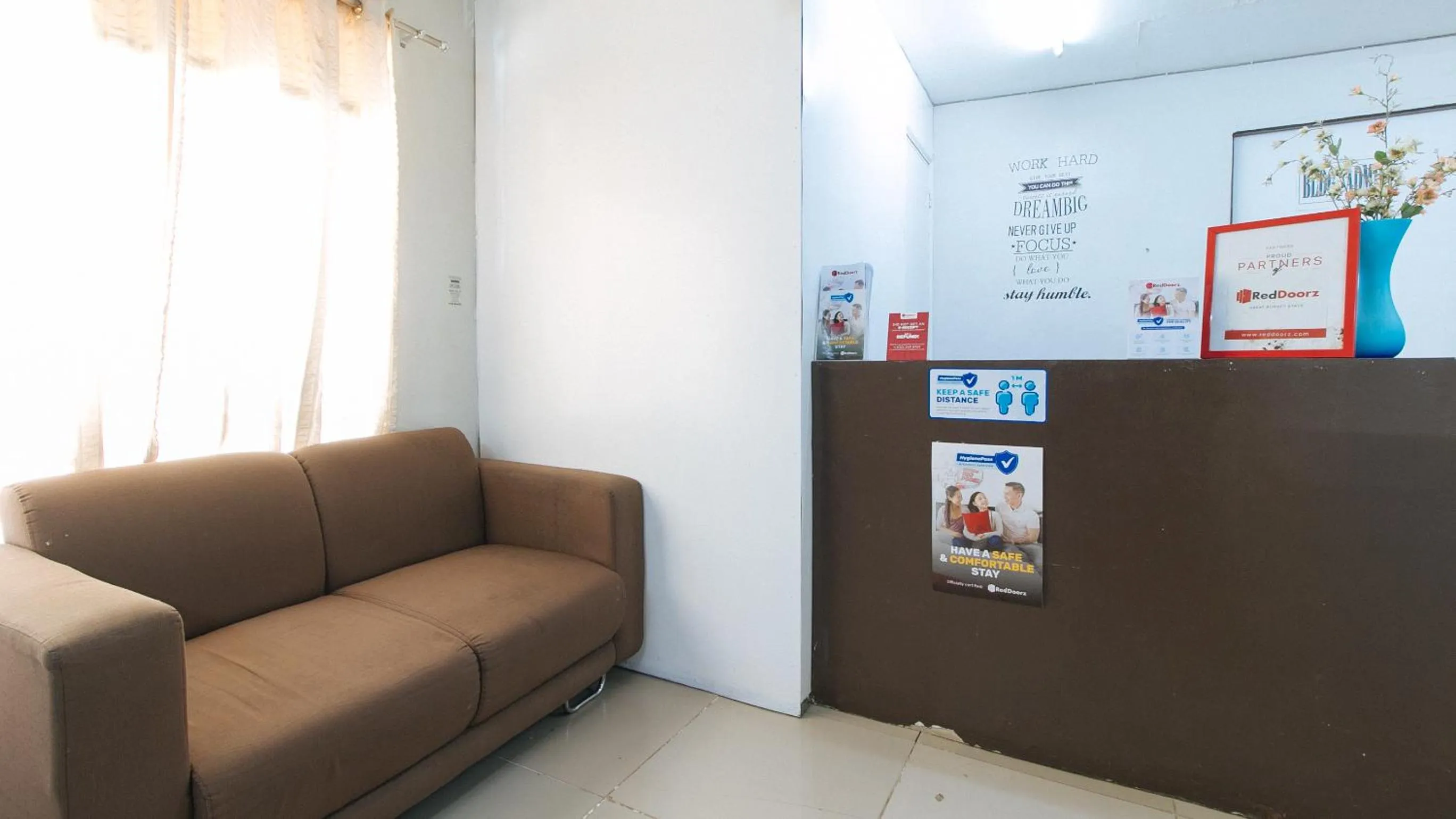 Lobby or reception in RedDoorz at Kassel Residences Parañaque