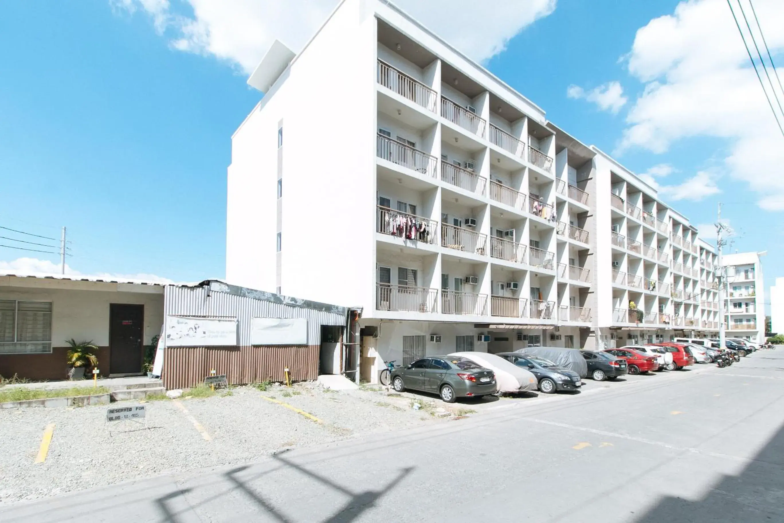 Property building in RedDoorz at Kassel Residences Parañaque Property building in RedDoorz at Kassel Residences Parañaque