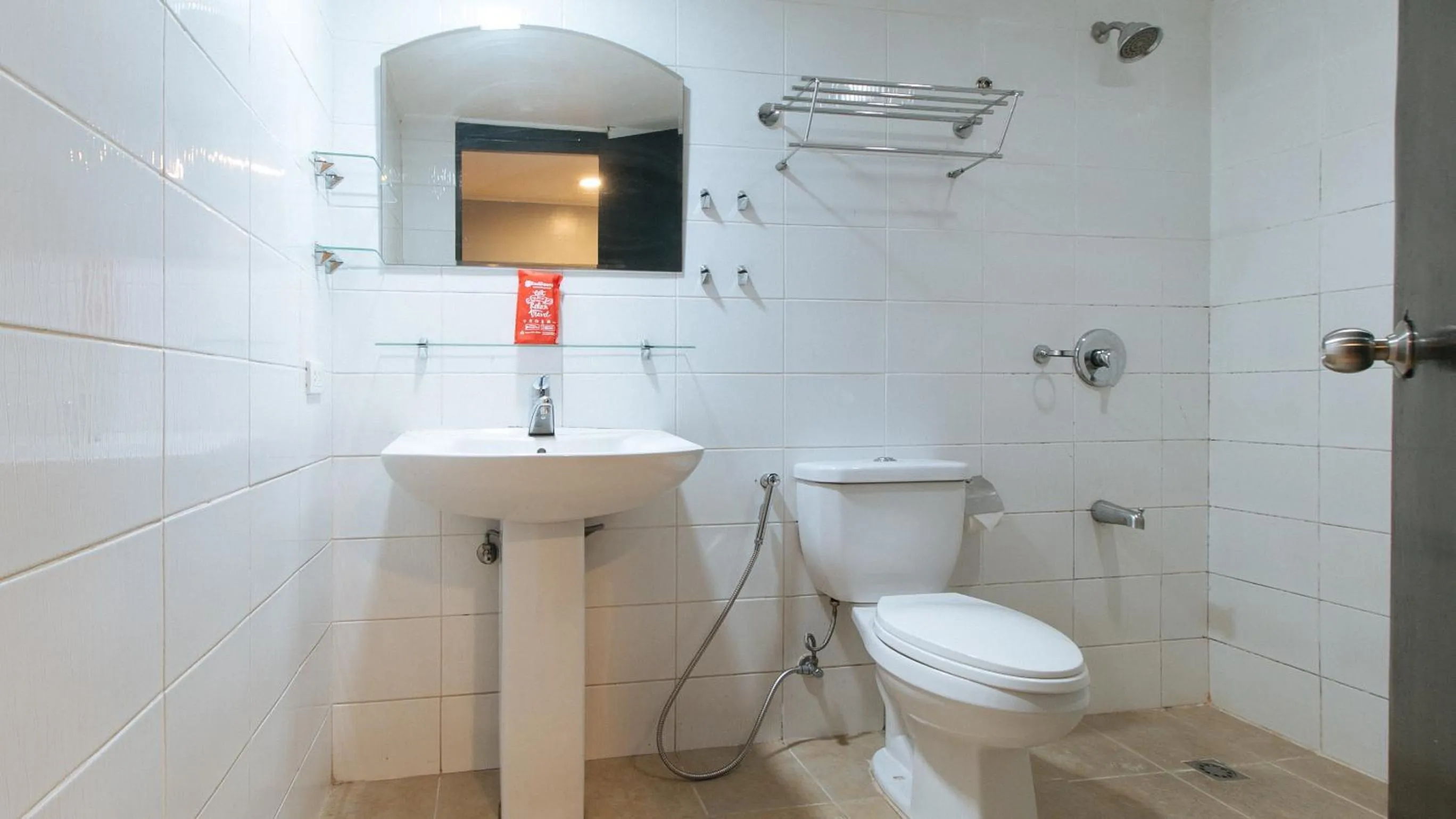 Bathroom in RedDoorz at Kassel Residences Parañaque