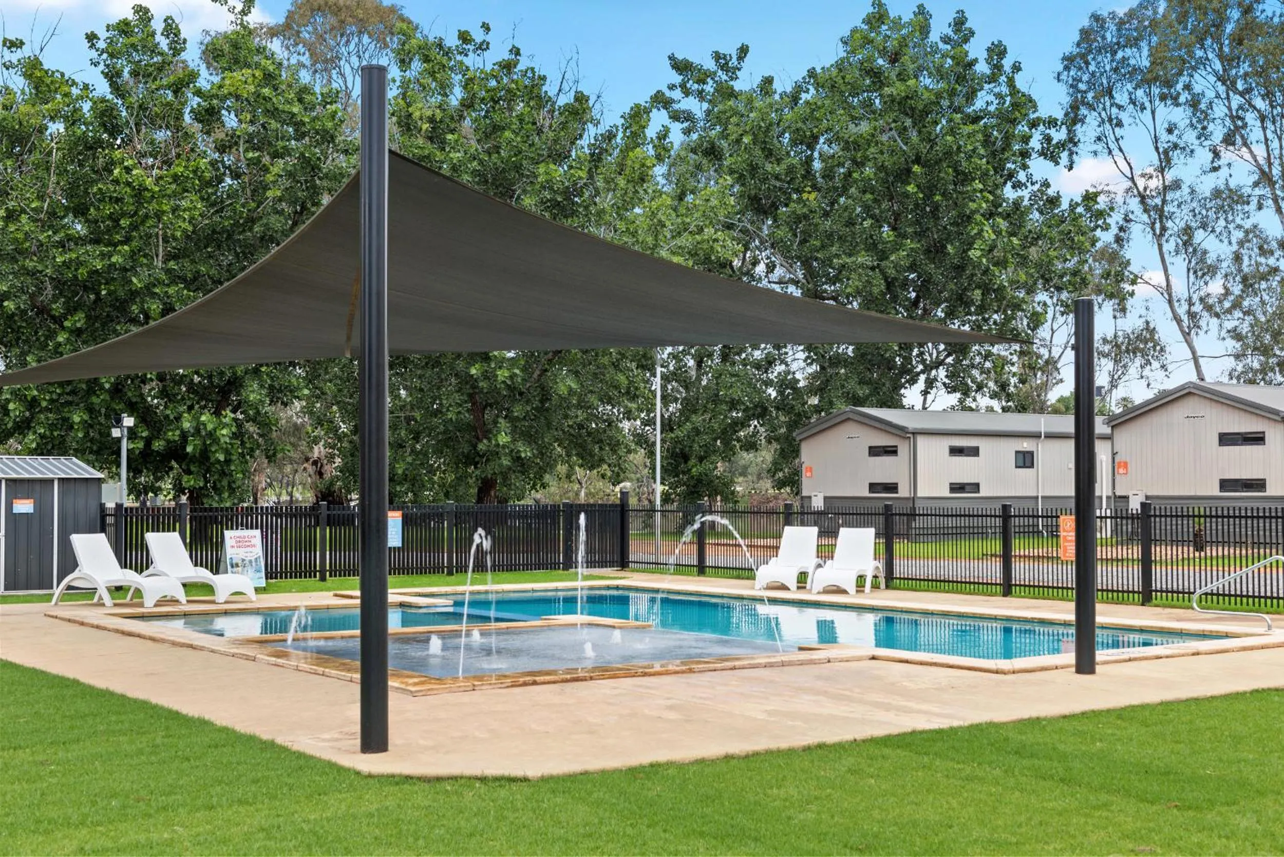 Swimming pool in Discovery Parks - Mildura, Buronga Riverside
