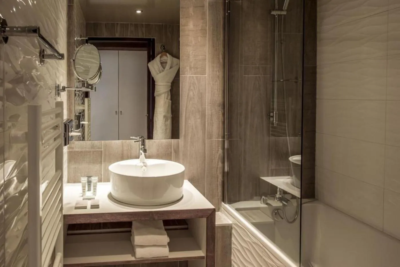 Shower in Le Pic Blanc