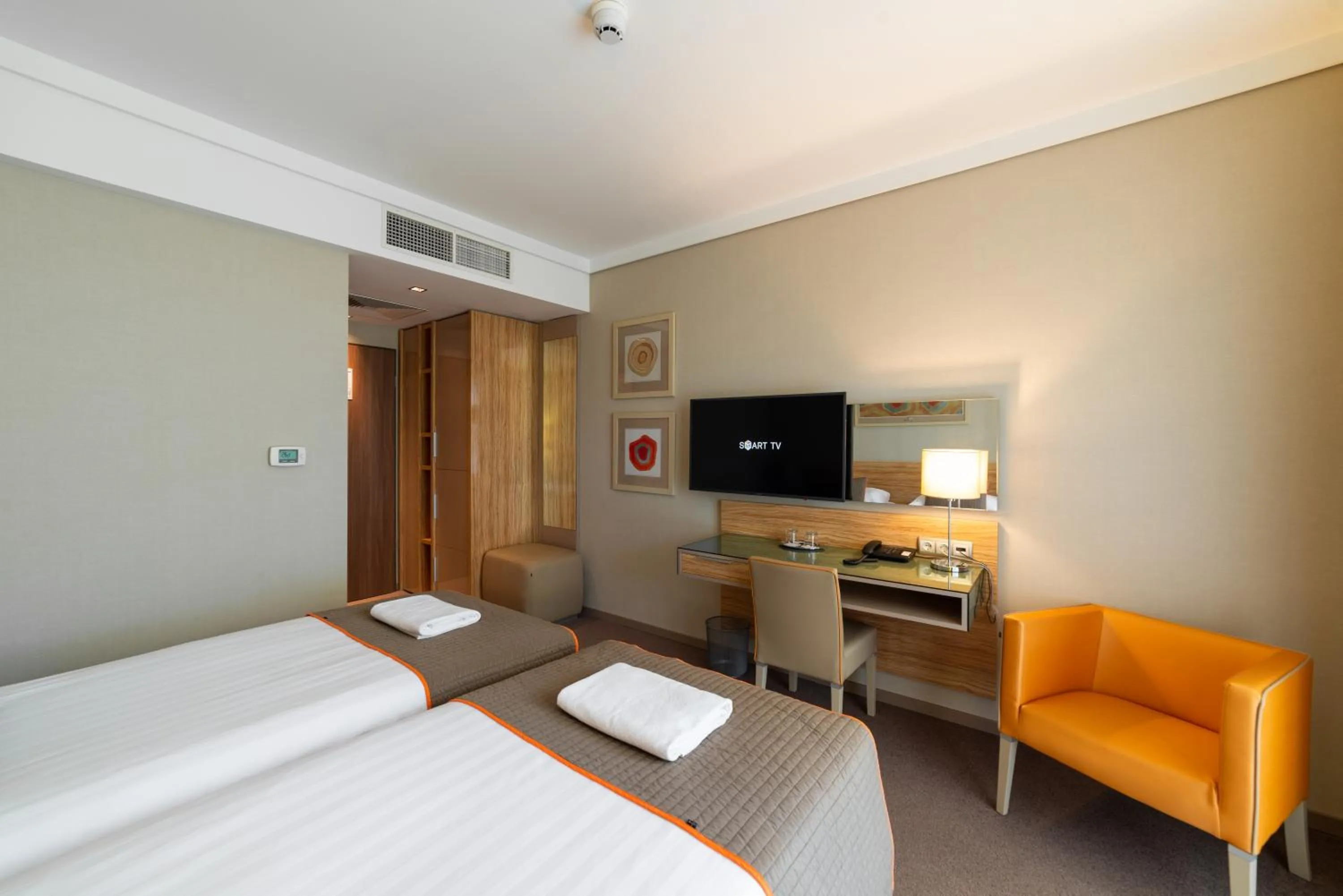 TV and multimedia, Bed in Hotel Pagony Wellness