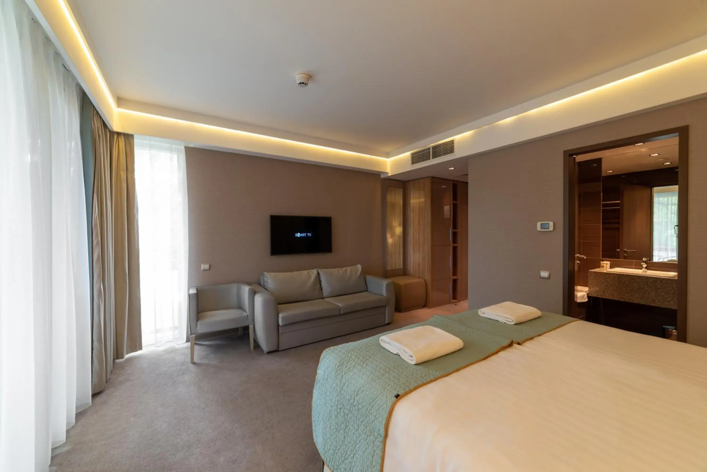 Deluxe Double or Twin Room with Wellness Access in Hotel Pagony Wellness Deluxe Double or Twin Room with Wellness Access in Hotel Pagony Wellness