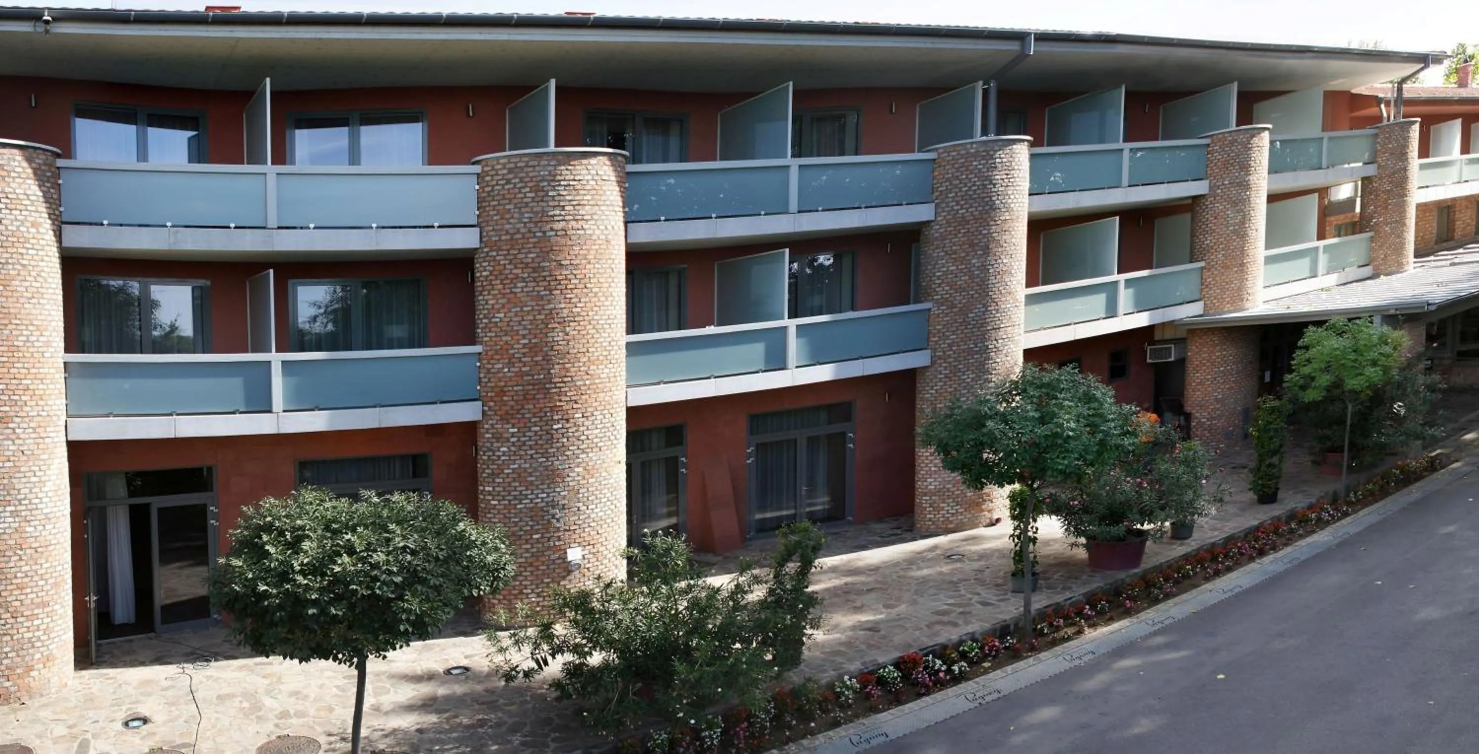 Facade/entrance in Hotel Pagony Wellness