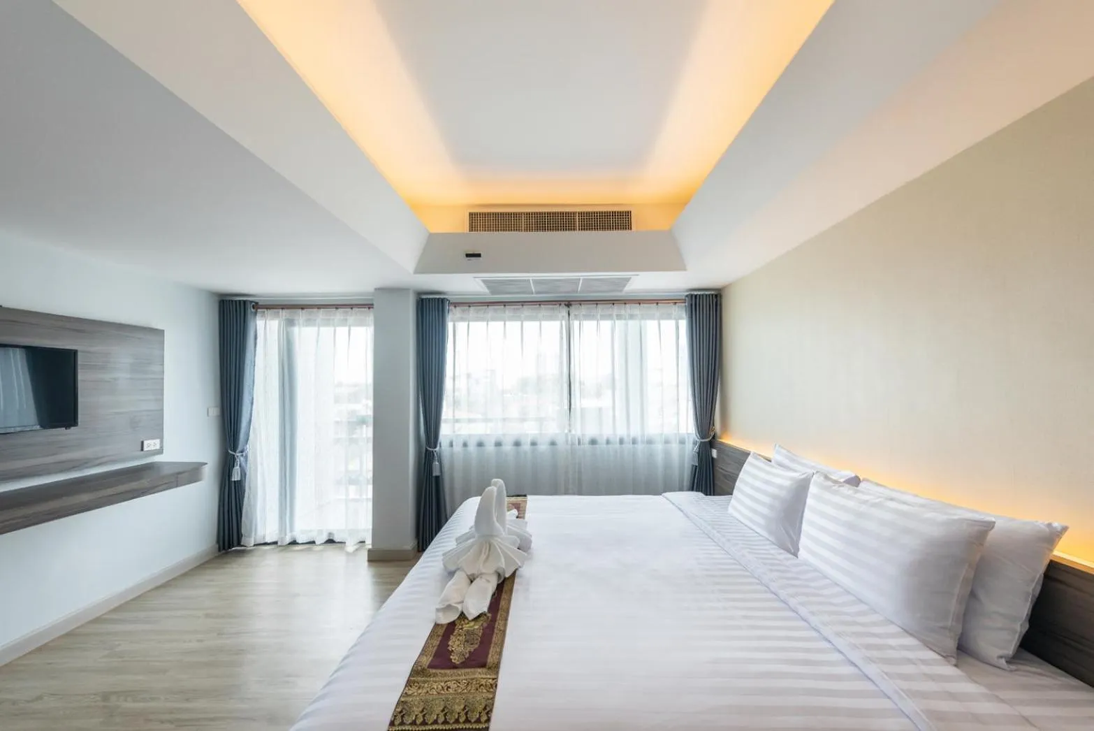 Photo of the whole room in Mylin Holiday