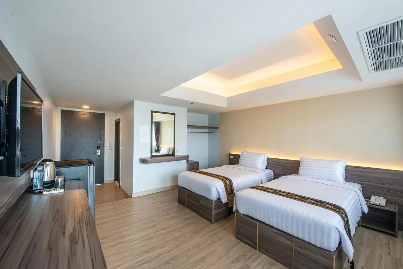 Photo of the whole room in Mylin Holiday