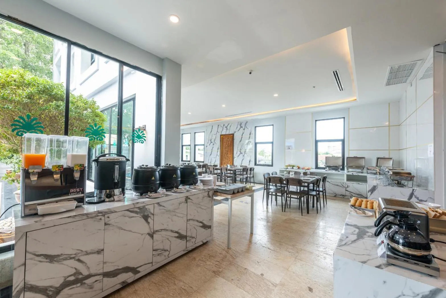 Restaurant/places to eat in Mylin Holiday