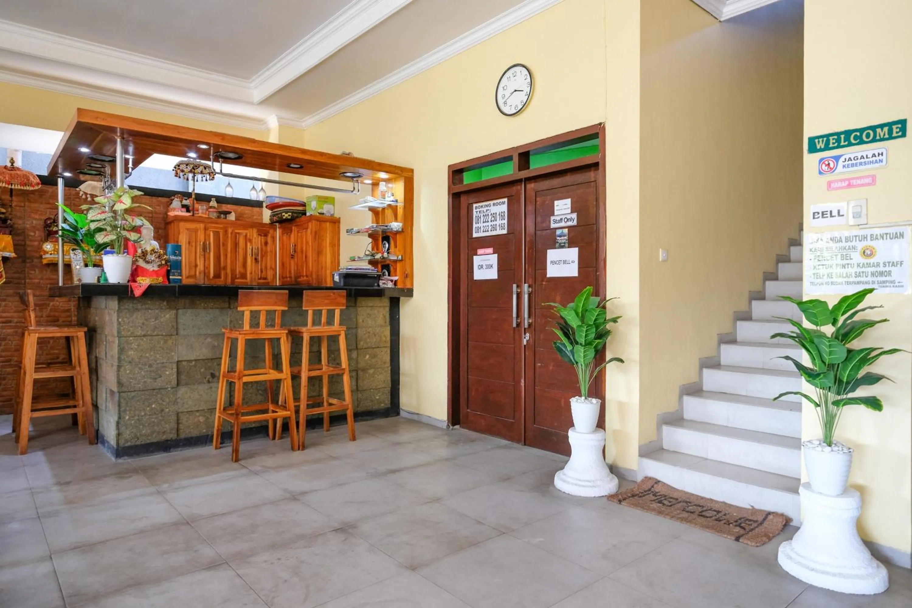 Lobby or reception in RedDoorz @ Kerta Dalem Sidakarya