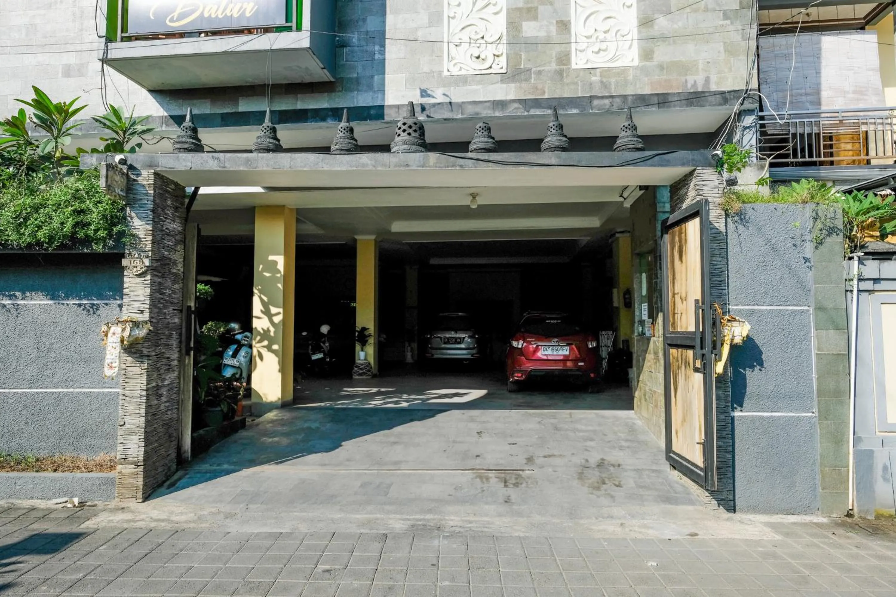 Facade/entrance in RedDoorz @ Kerta Dalem Sidakarya