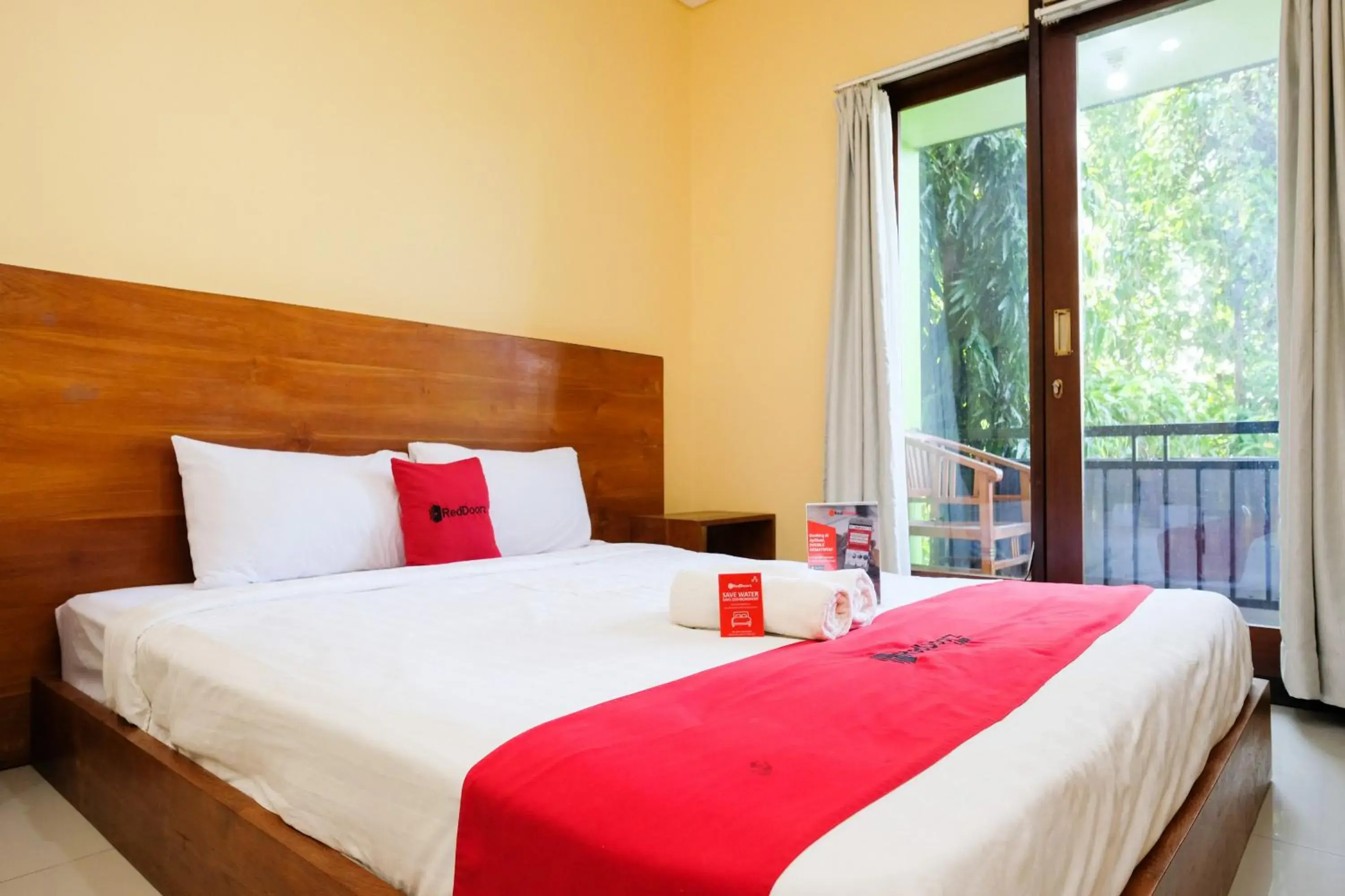 Bedroom, Bed in RedDoorz @ Kerta Dalem Sidakarya Bedroom, Bed in RedDoorz @ Kerta Dalem Sidakarya