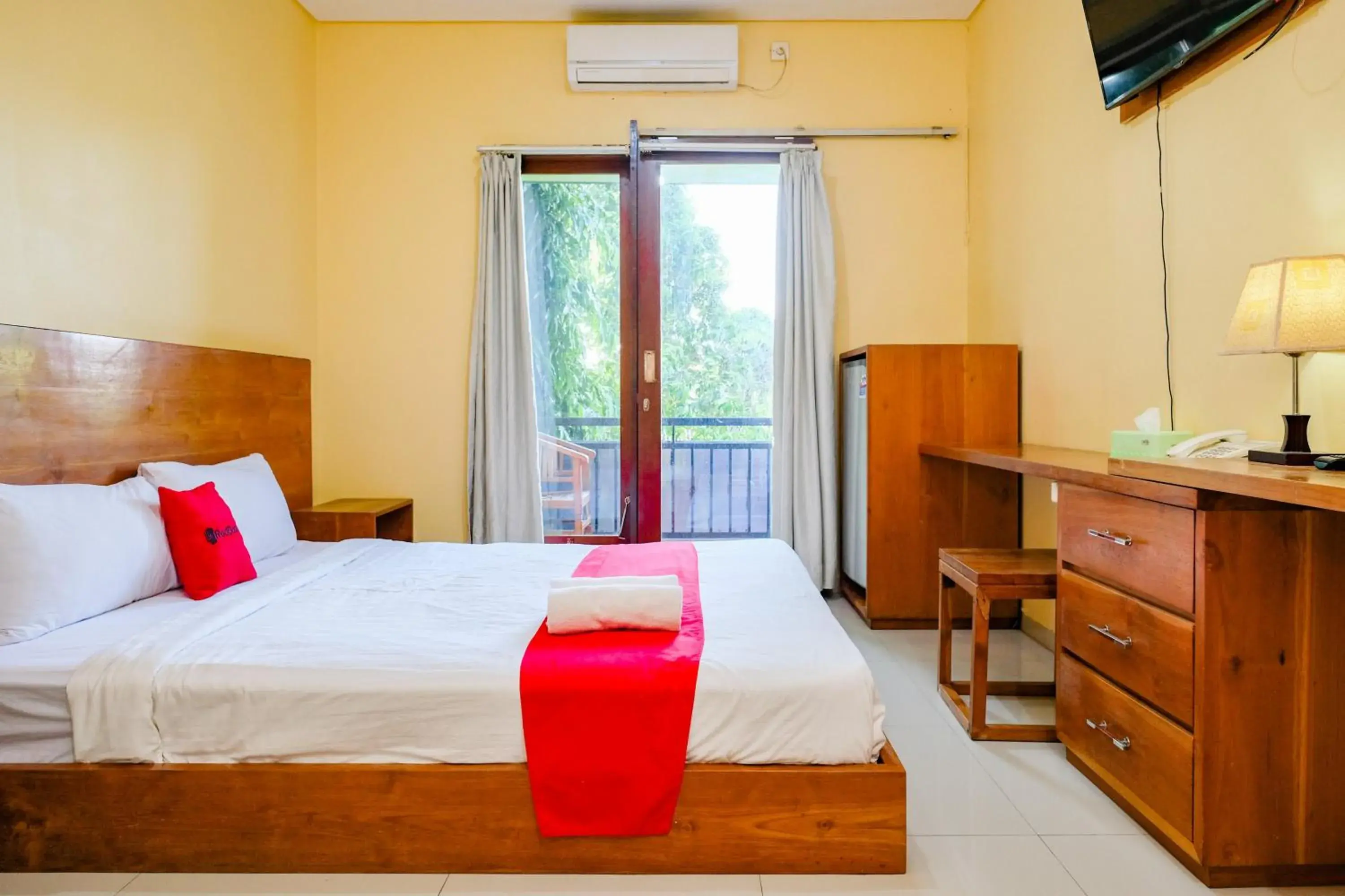 Bedroom, Bed in RedDoorz @ Kerta Dalem Sidakarya Bedroom, Bed in RedDoorz @ Kerta Dalem Sidakarya