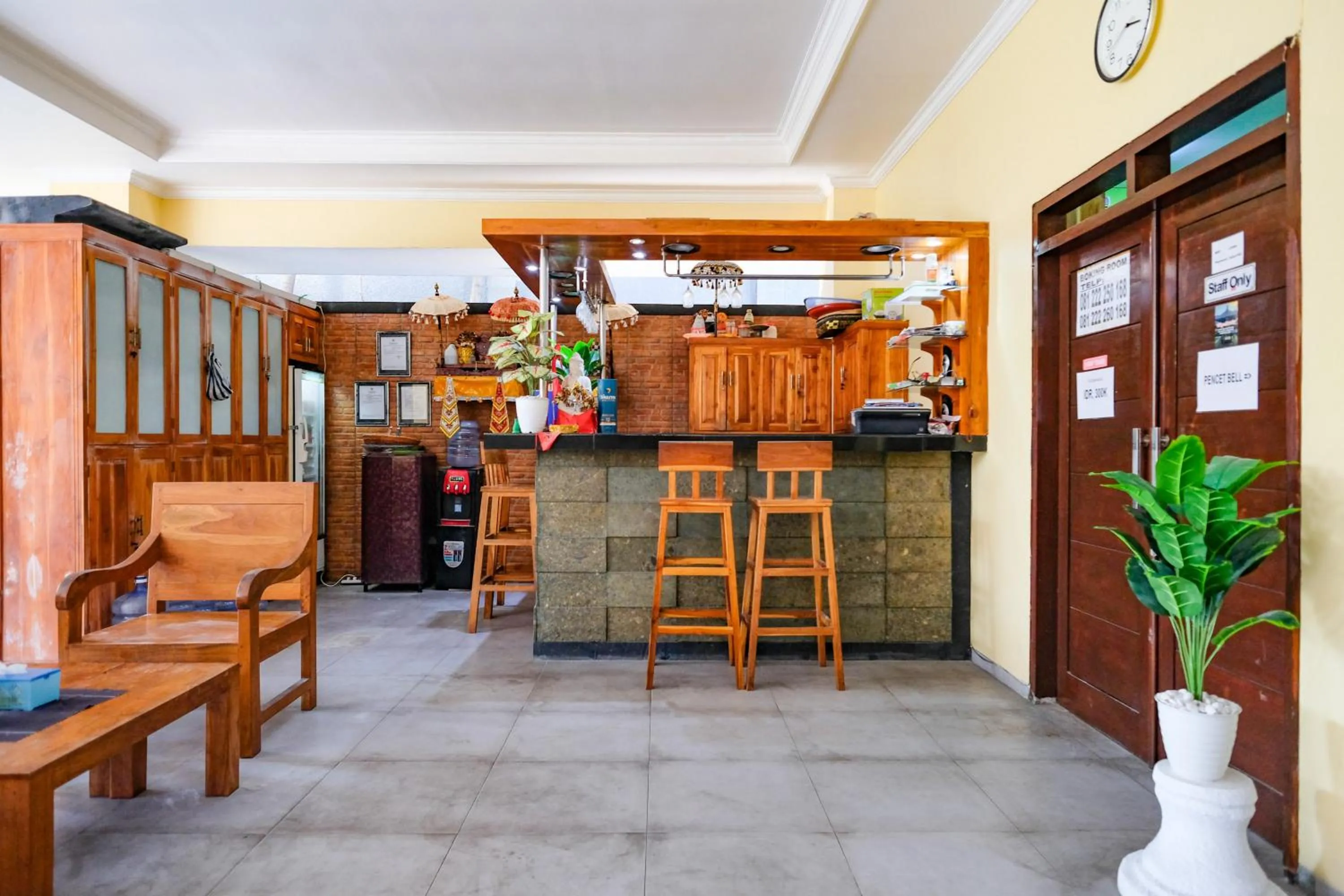 Lobby or reception in RedDoorz @ Kerta Dalem Sidakarya