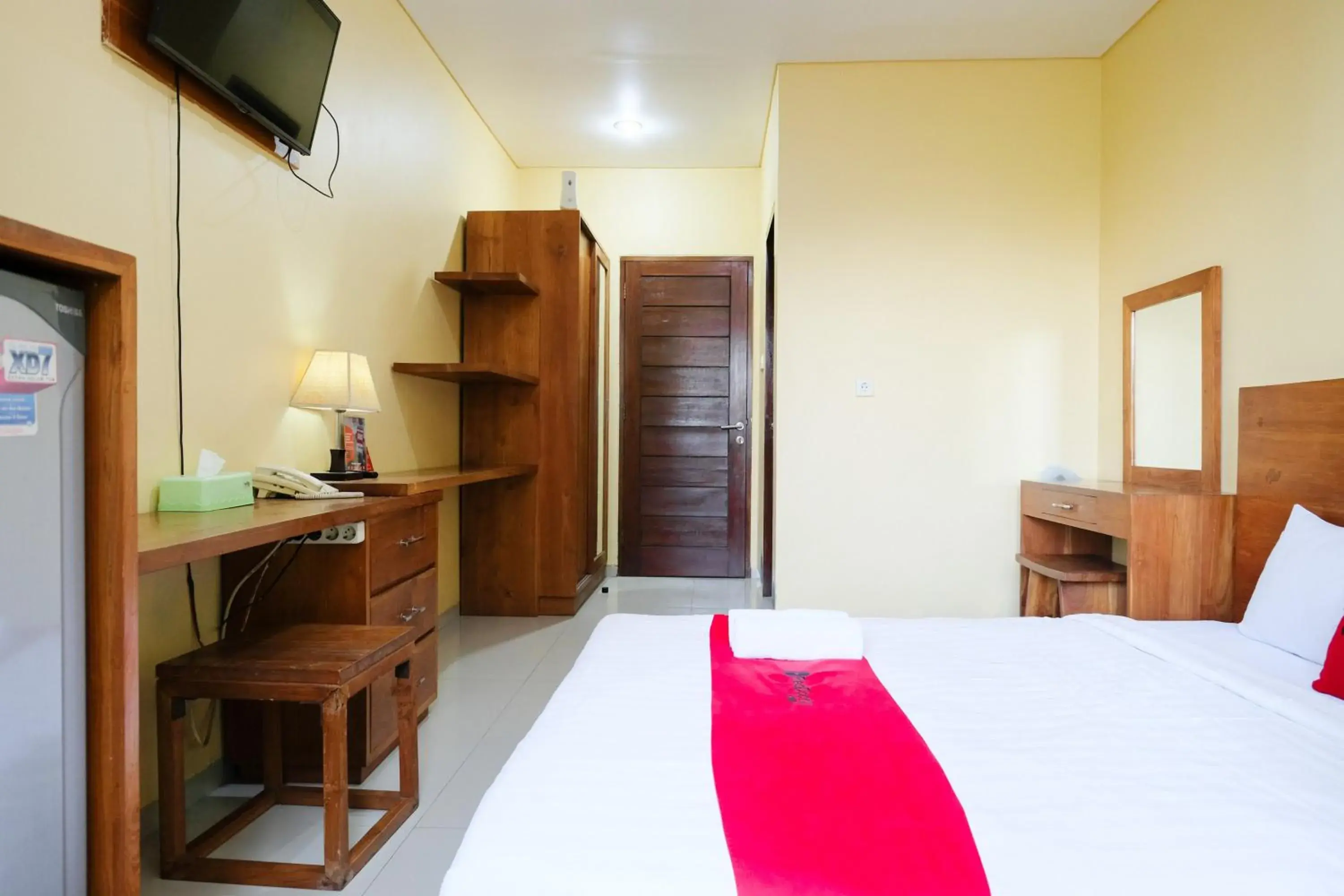 Bedroom, Bed in RedDoorz @ Kerta Dalem Sidakarya Bedroom, Bed in RedDoorz @ Kerta Dalem Sidakarya