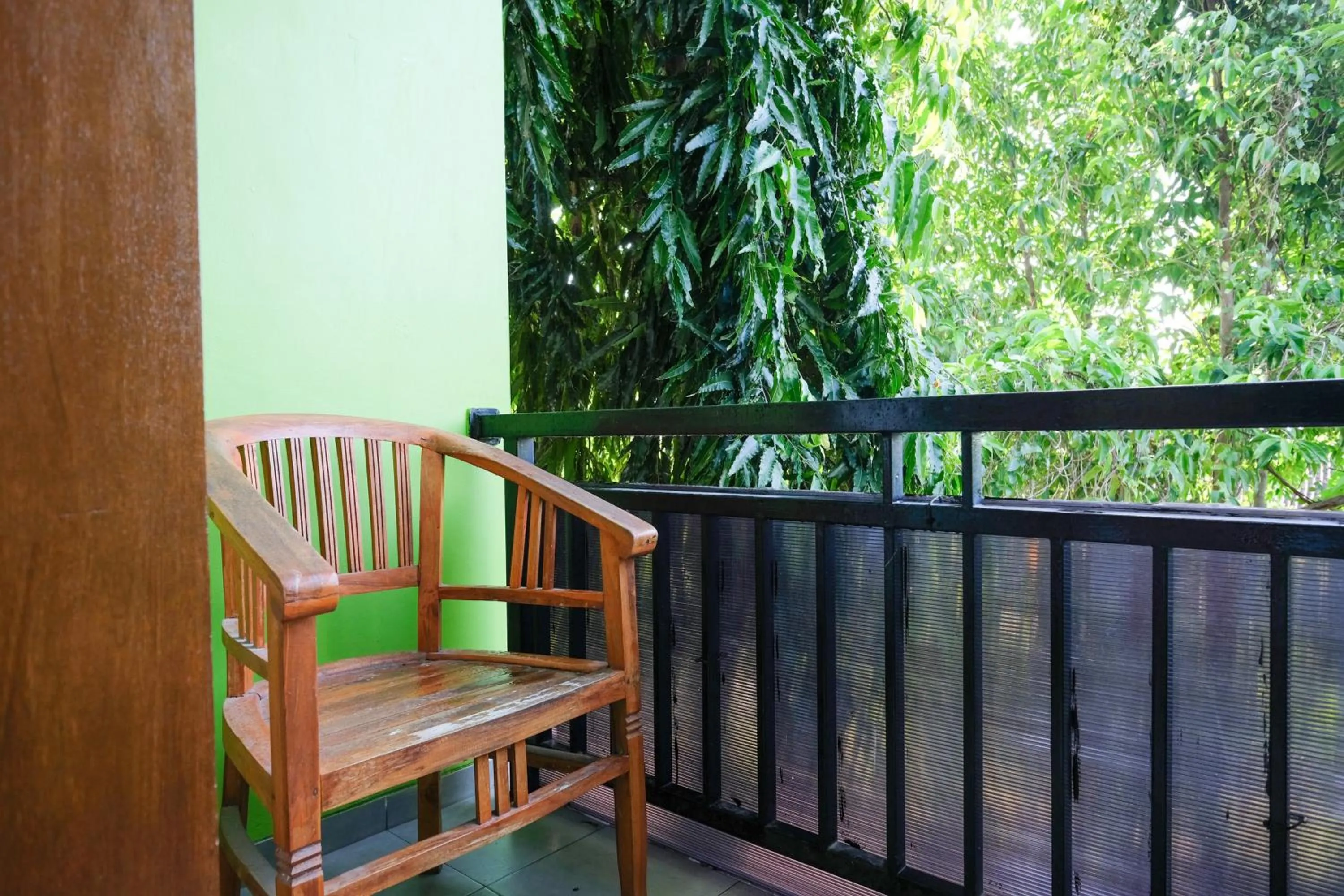 Seating area in RedDoorz @ Kerta Dalem Sidakarya