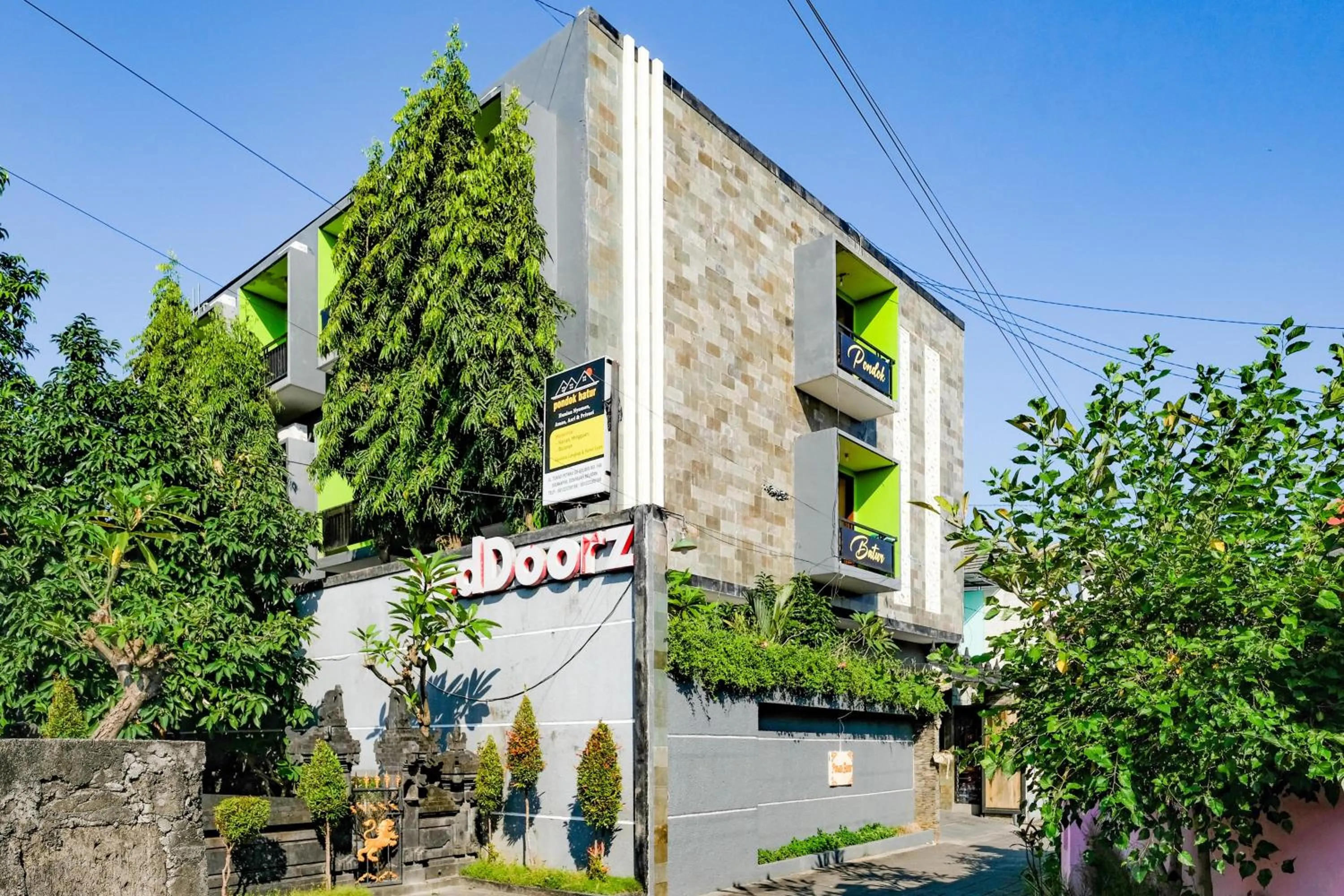 Property logo or sign in RedDoorz @ Kerta Dalem Sidakarya