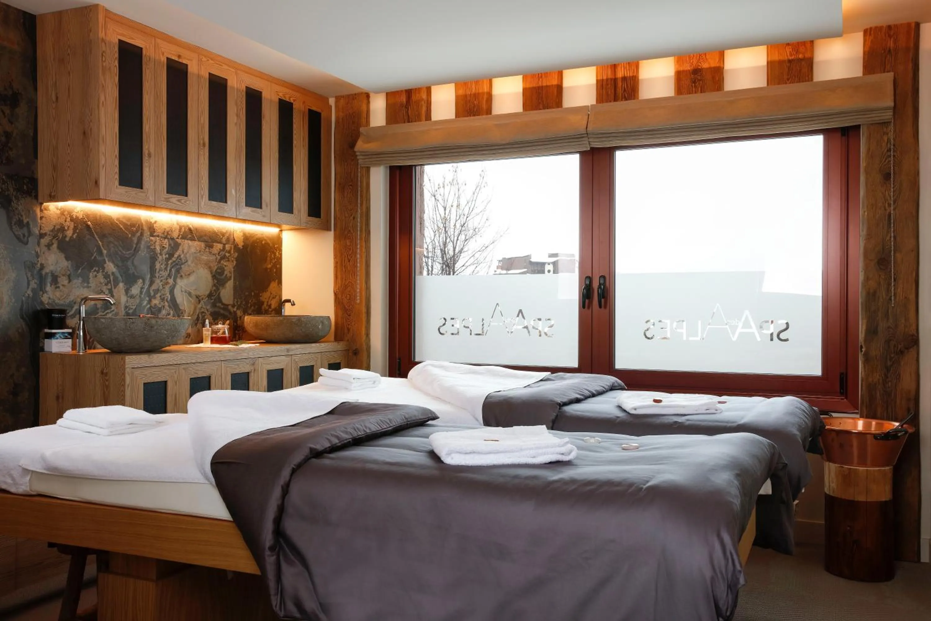 Massage, Bed in Grandes Rousses Hotel & Spa
