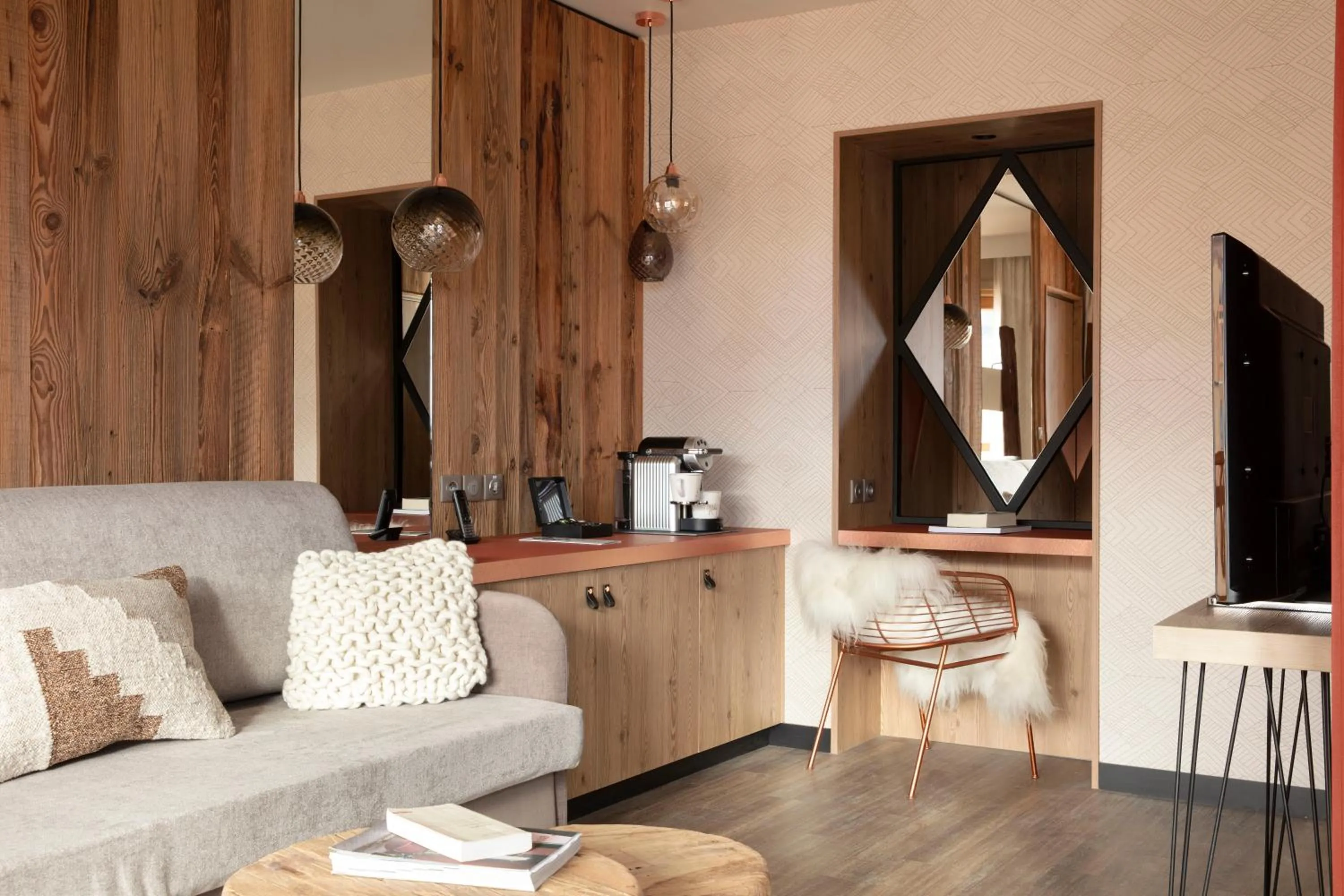 Coffee/tea facilities in Grandes Rousses Hotel & Spa