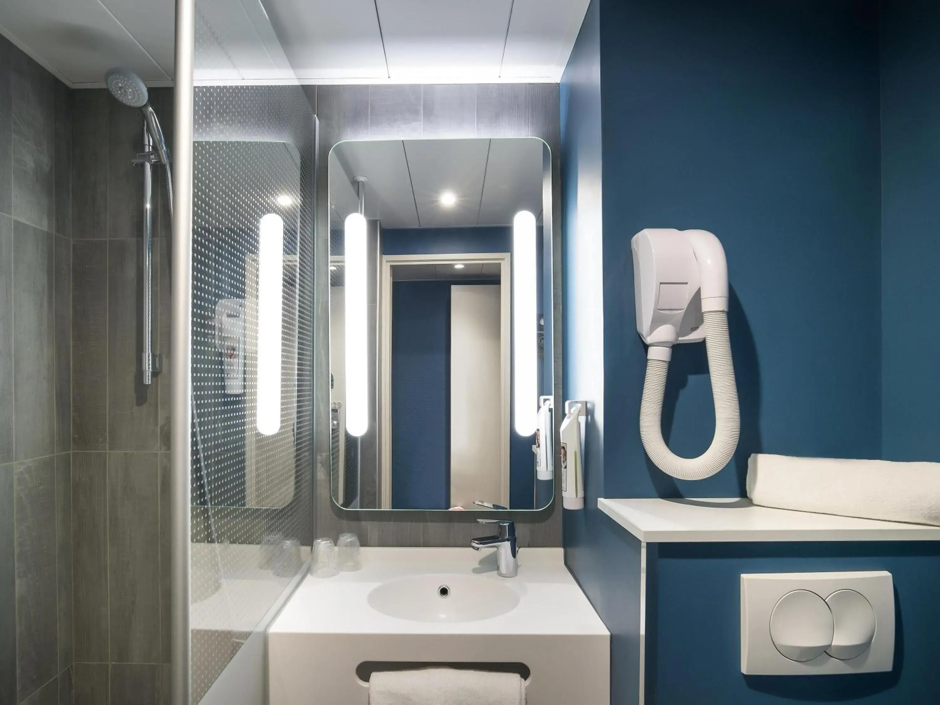 Bedroom in ibis Antibes Sophia-Antipolis Bedroom in ibis Antibes Sophia-Antipolis