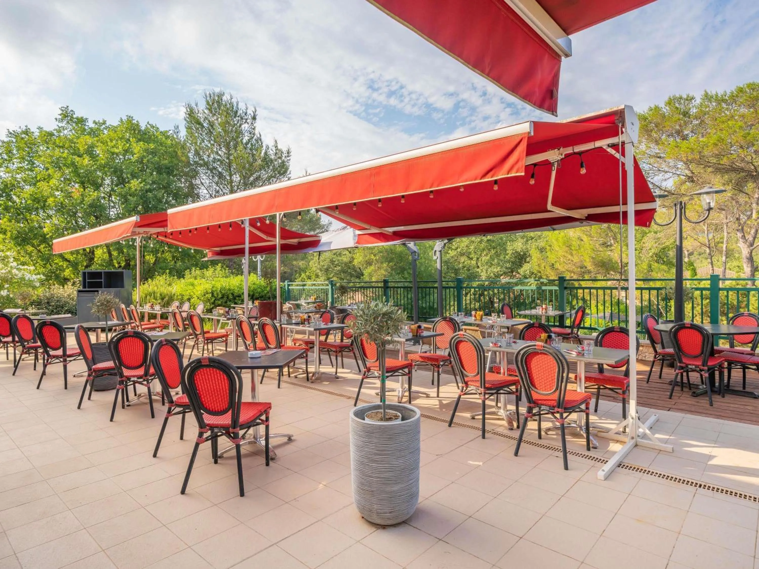 Restaurant/places to eat in ibis Antibes Sophia-Antipolis