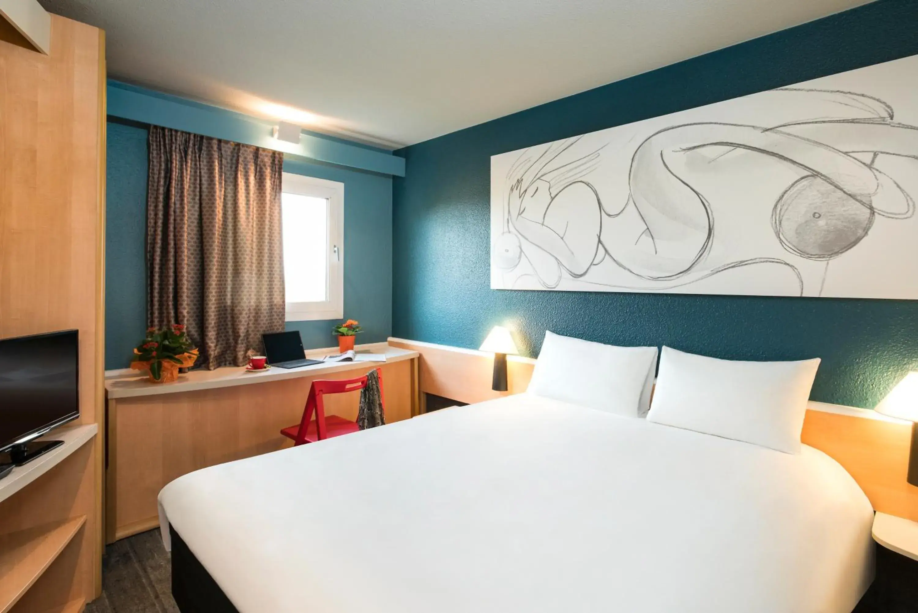 Bedroom, Bed in ibis Antibes Sophia-Antipolis Bedroom, Bed in ibis Antibes Sophia-Antipolis