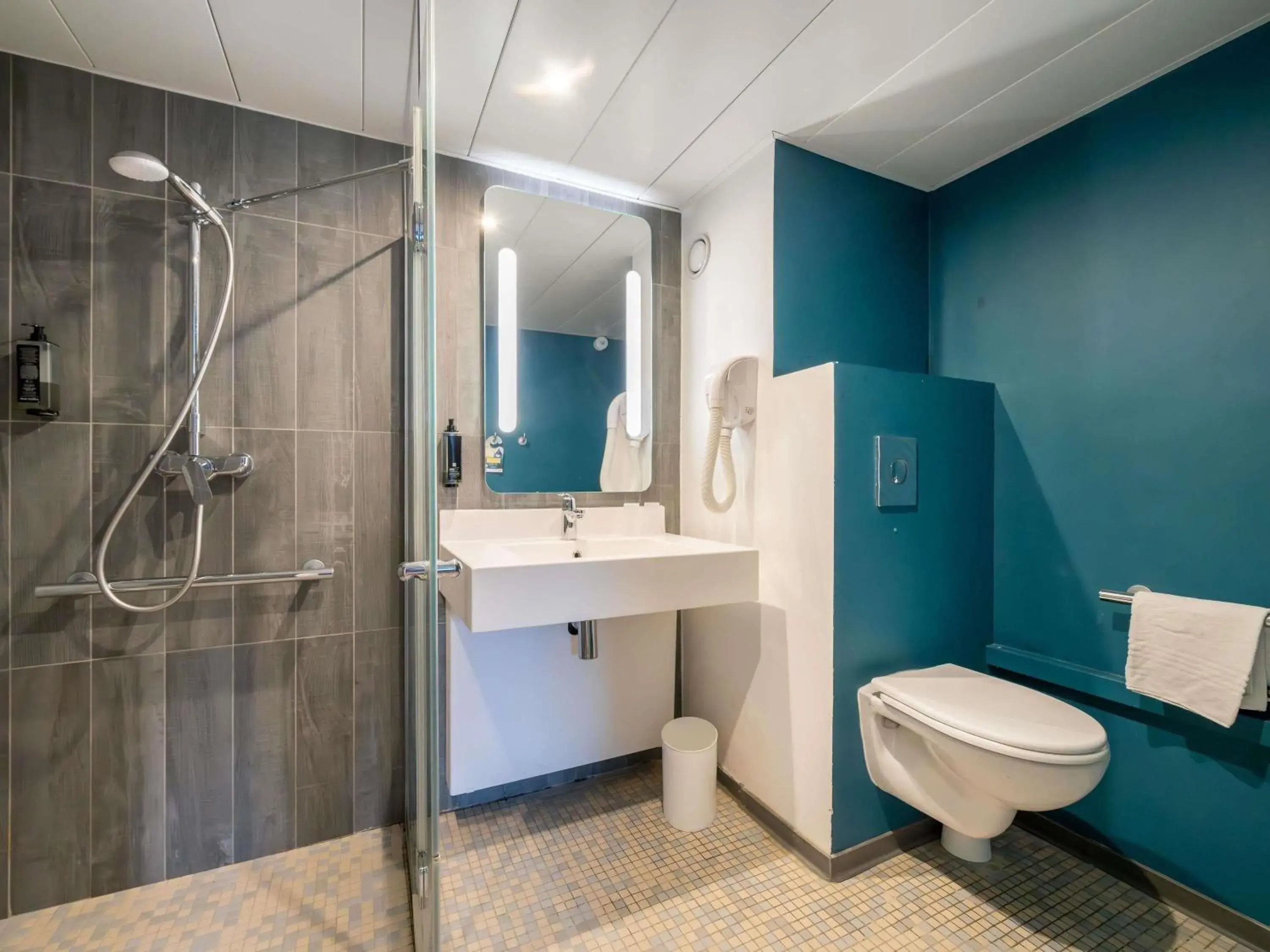 Bedroom in ibis Antibes Sophia-Antipolis Bedroom in ibis Antibes Sophia-Antipolis