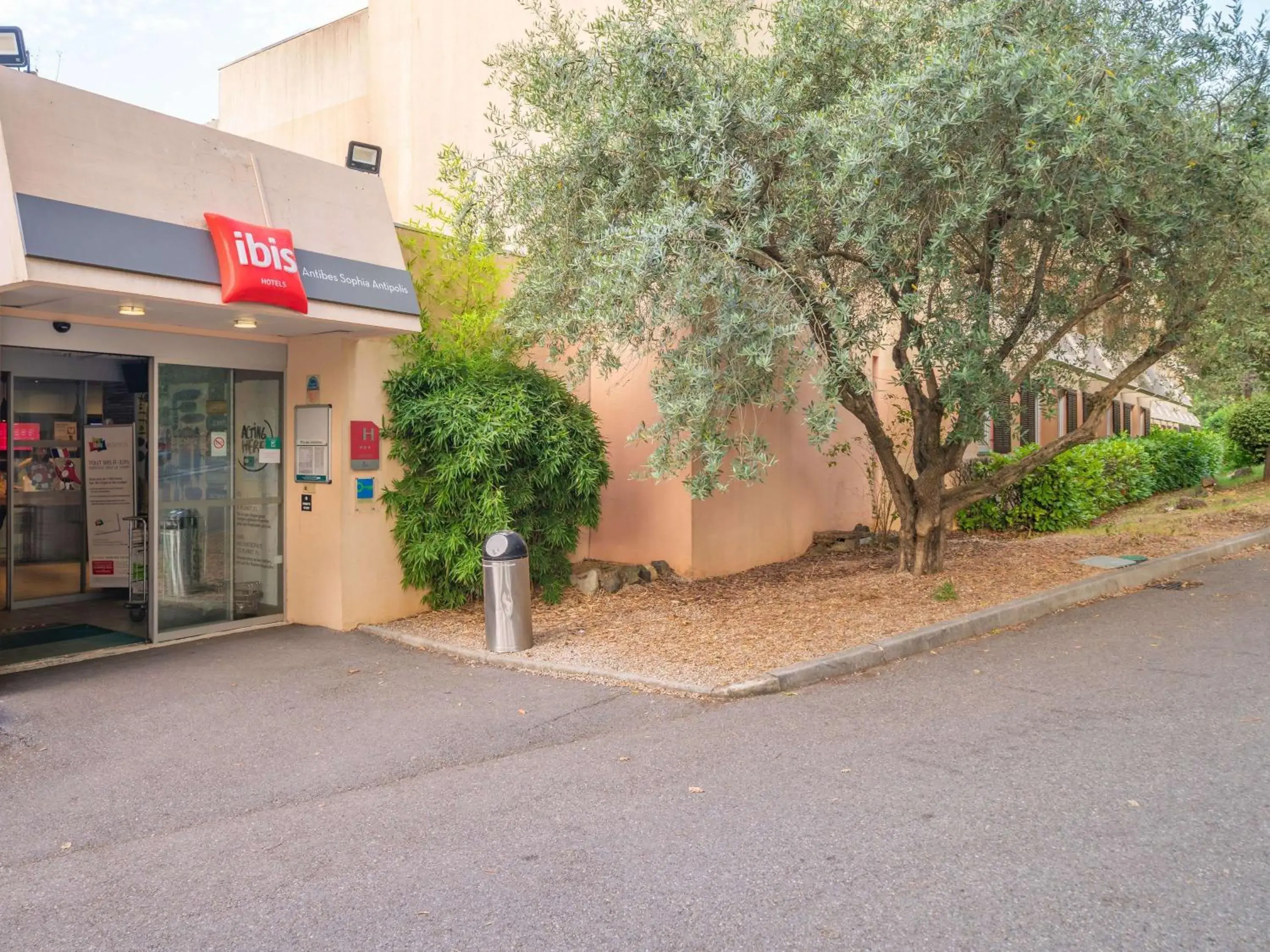 Property building in ibis Antibes Sophia-Antipolis Property building in ibis Antibes Sophia-Antipolis
