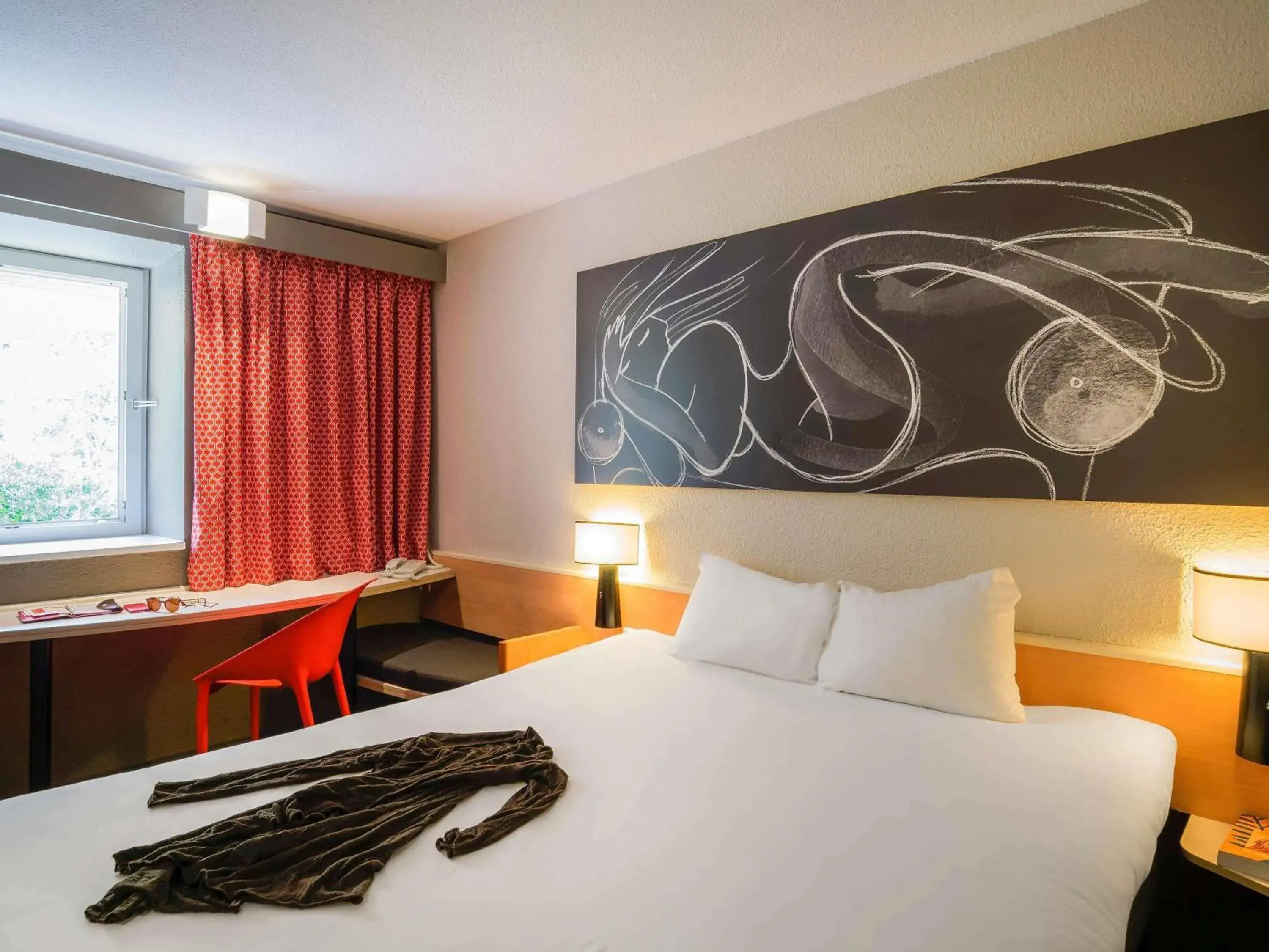 Bedroom, Bed in ibis Antibes Sophia-Antipolis Bedroom, Bed in ibis Antibes Sophia-Antipolis