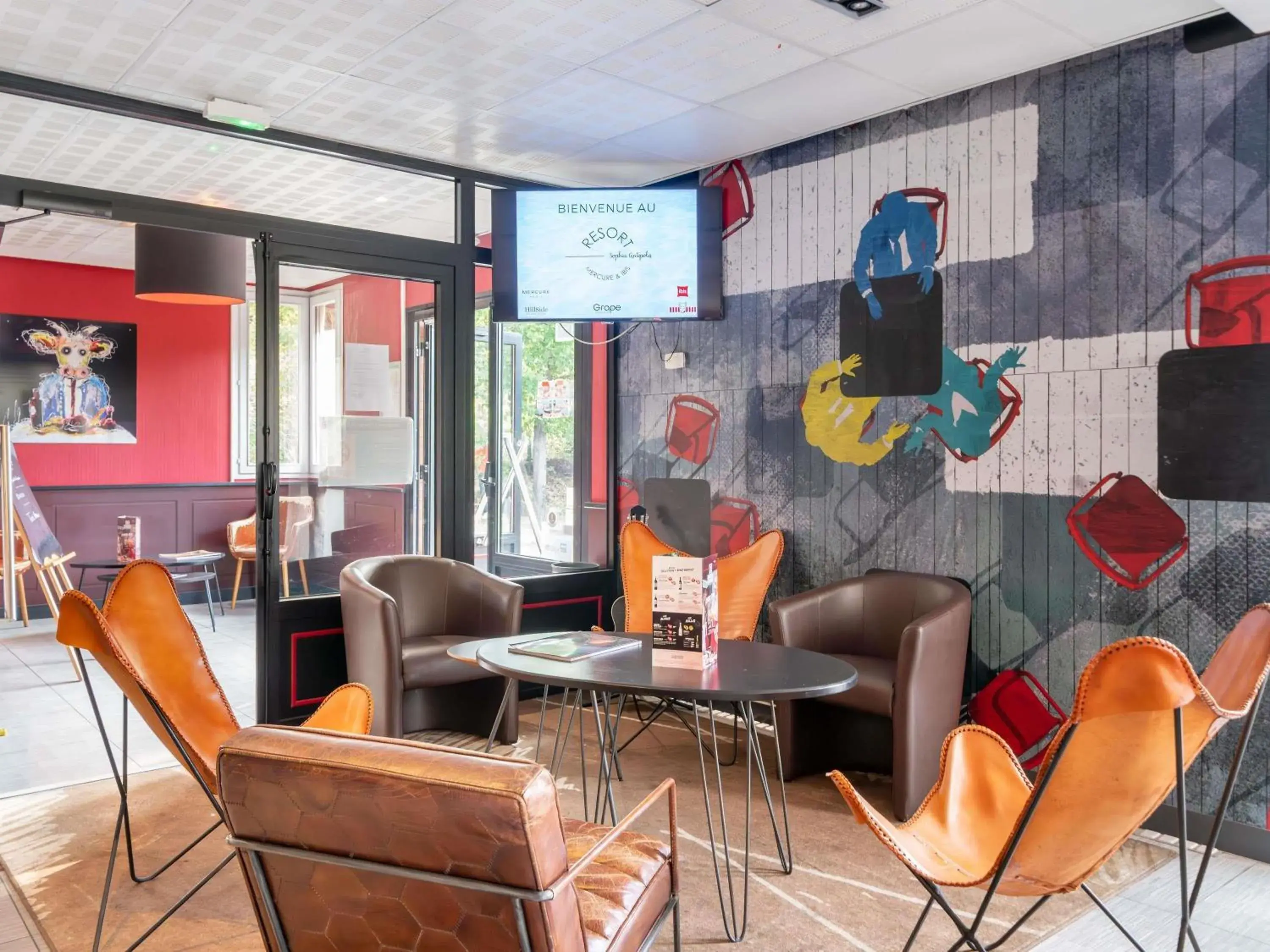 Lounge or bar in ibis Antibes Sophia-Antipolis Lounge or bar in ibis Antibes Sophia-Antipolis